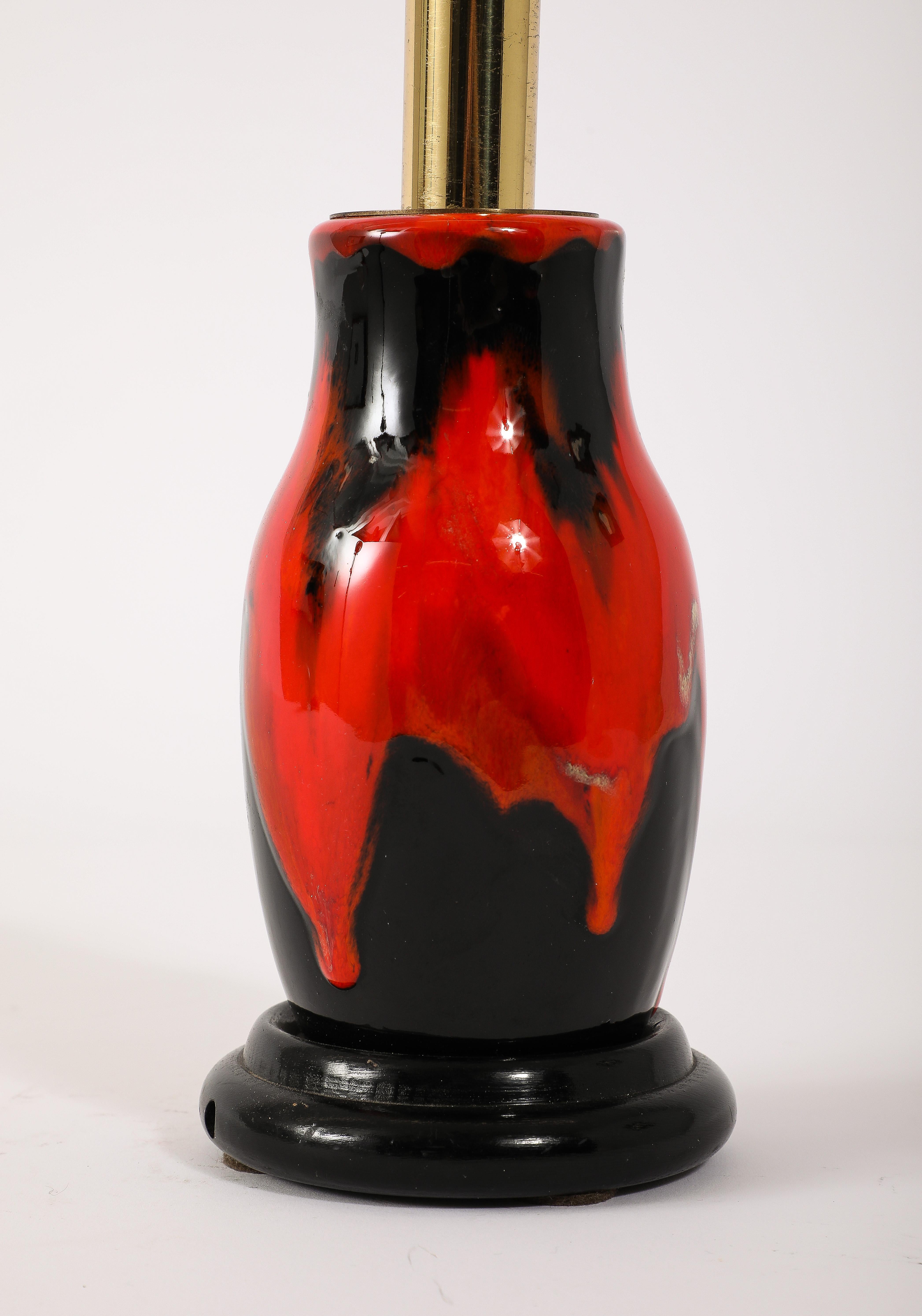 Lámpara de mesa Vallauris esmaltada en negro y rojo, Francia Años 60 en venta 1