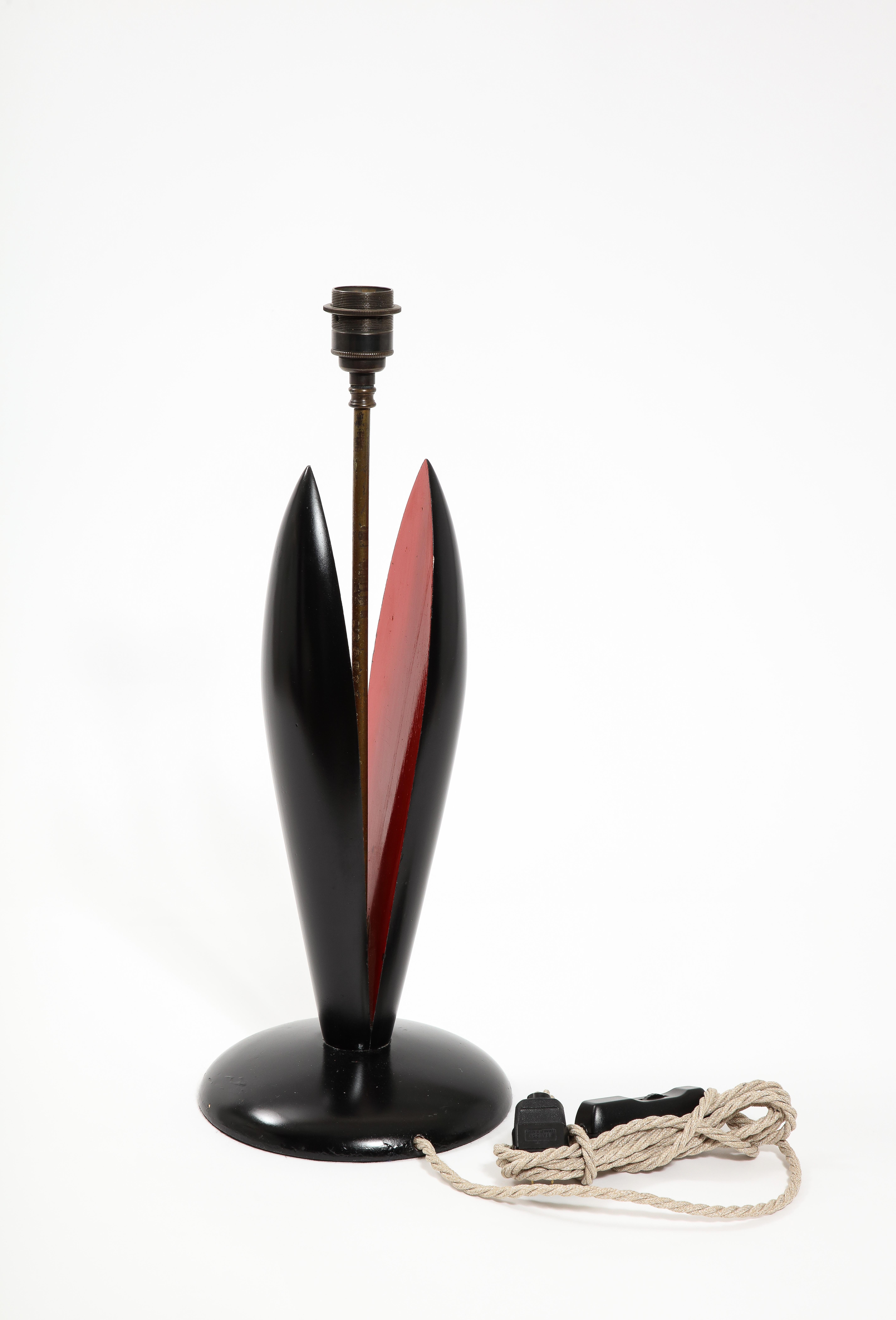 Black & Red Lacquer Abstract Clam Table Lamp, France 1960's For Sale 5