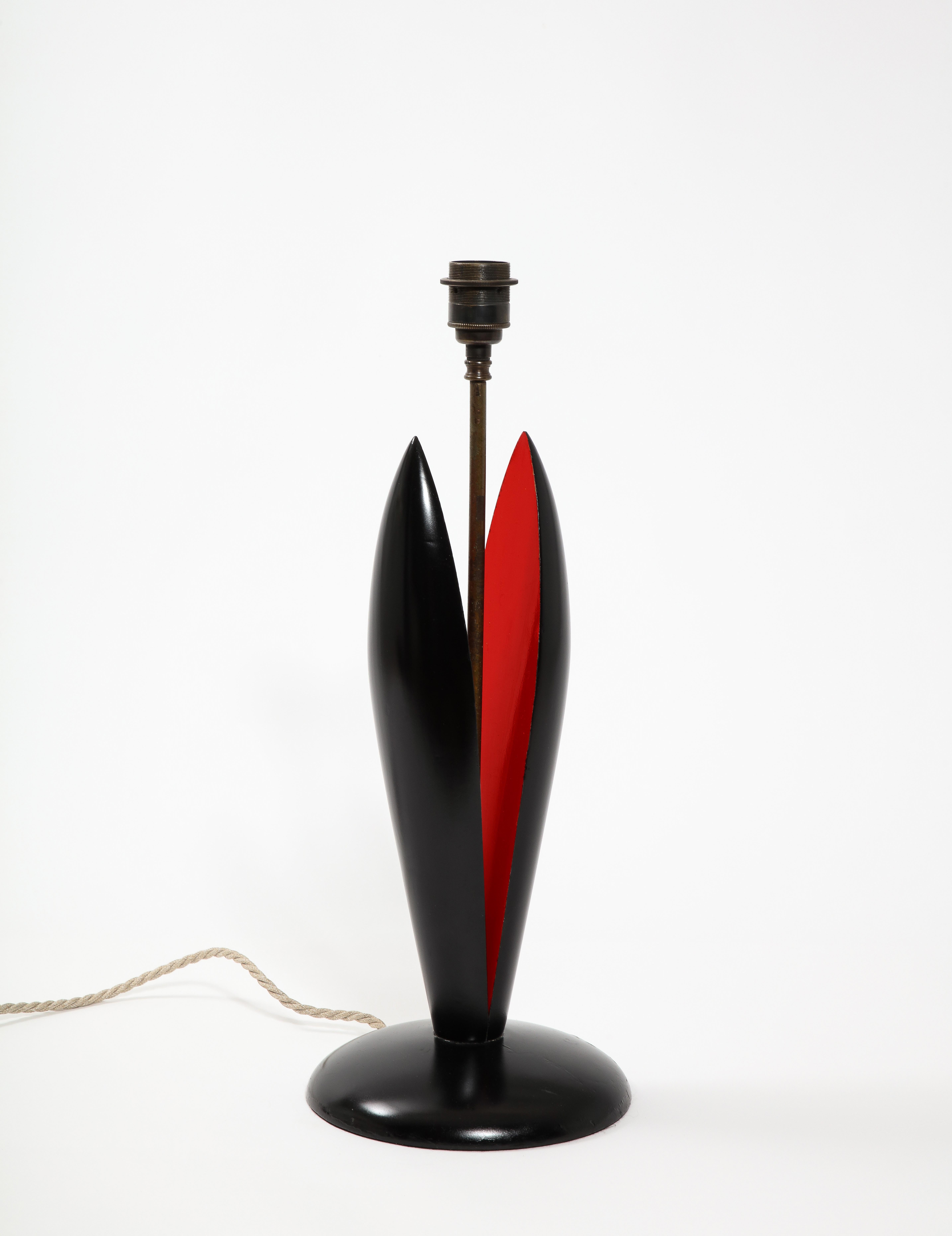 Black & Red Lacquer Abstract Clam Table Lamp, France 1960's  In Good Condition For Sale In New York, NY