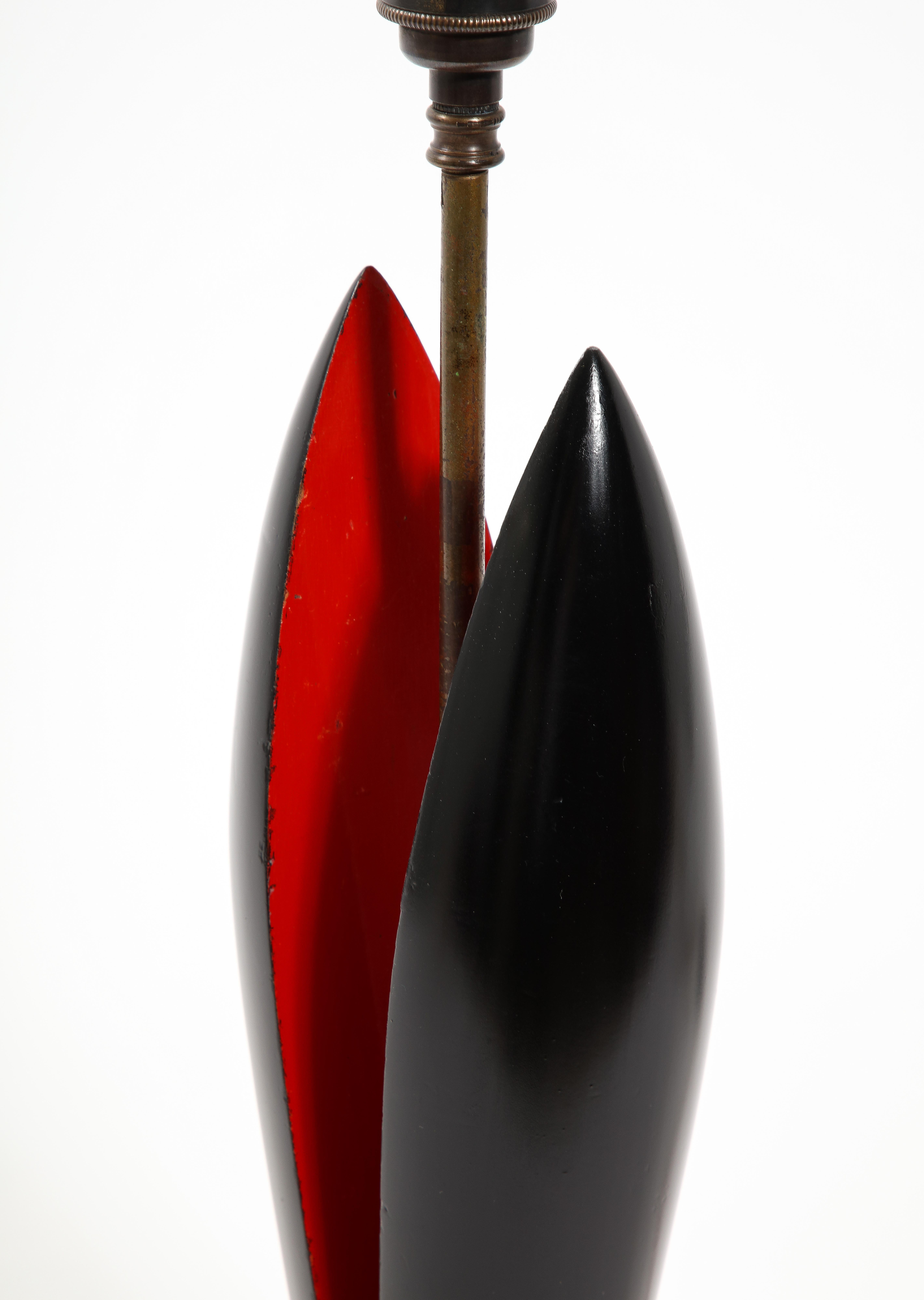Black & Red Lacquer Abstract Clam Table Lamp, France 1960's  For Sale 4