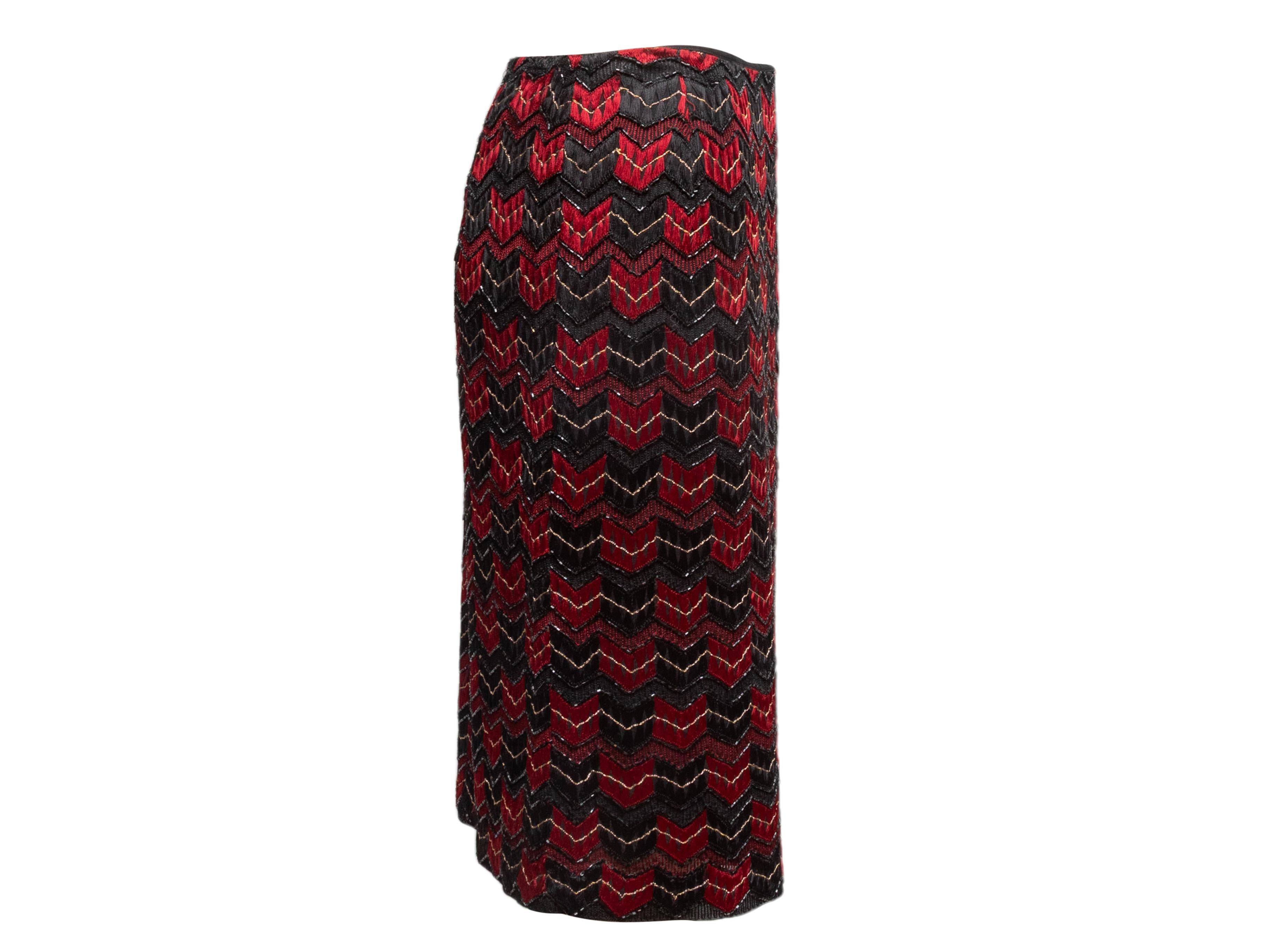 Knielanger Rock aus Seide mit schwarzen und roten Perlen von Oscar de la Renta. Durchgehend gesticktes Muster. Reißverschluss. 28