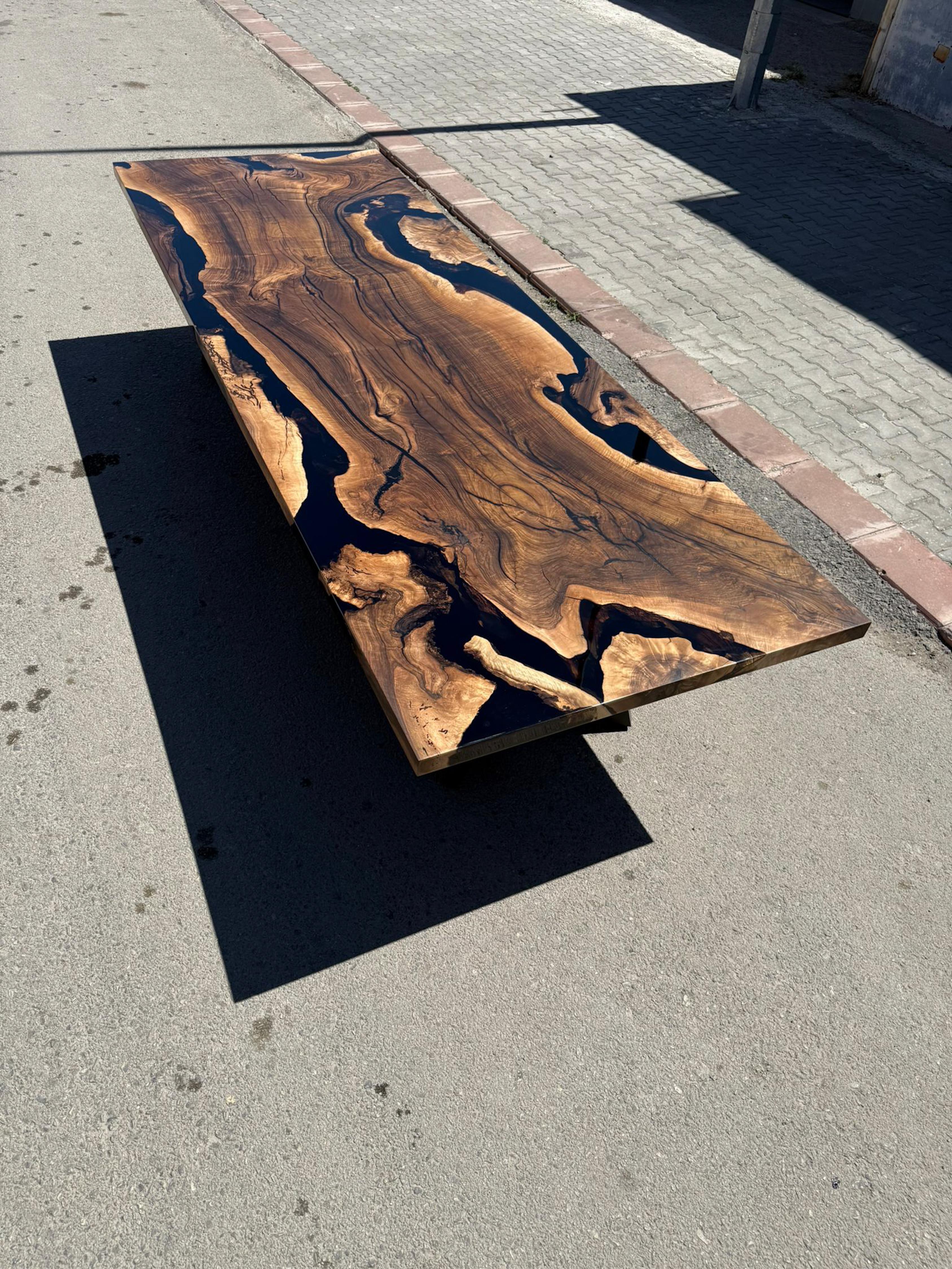 Black Resin Walnut Wood Dining Room Table - Custom Wooden Table In Distressed Condition For Sale In İnegöl, TR