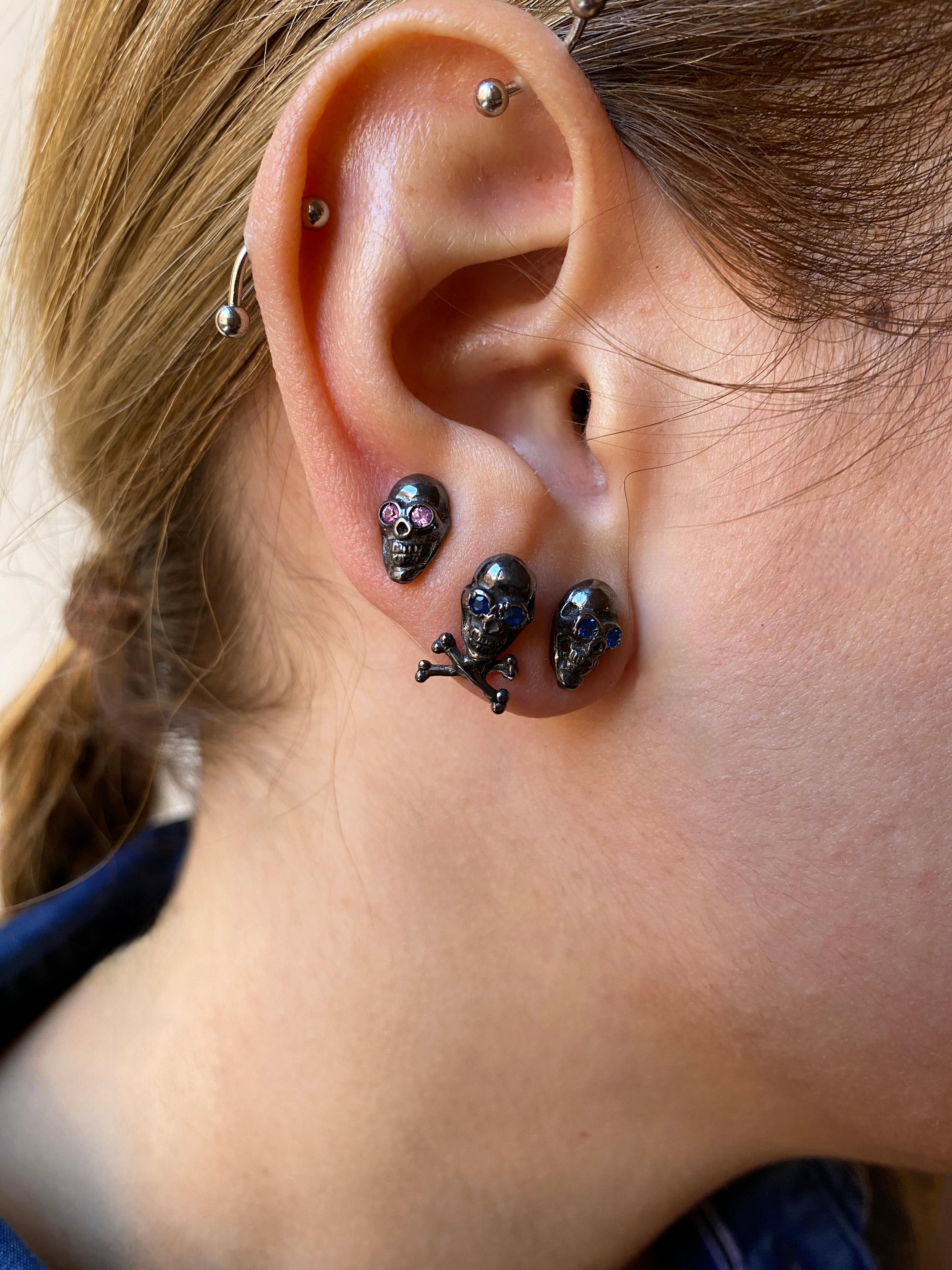 Brilliant Cut Black Rhodium Blue Sapphire Skull Skelton Crossed Bones Stud Man Single Earring For Sale