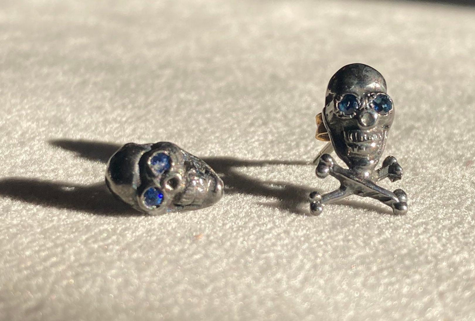 Black Rhodium Blue Sapphire Skull Skelton Crossed Bones Stud Man Single Earring In New Condition For Sale In Rome, IT