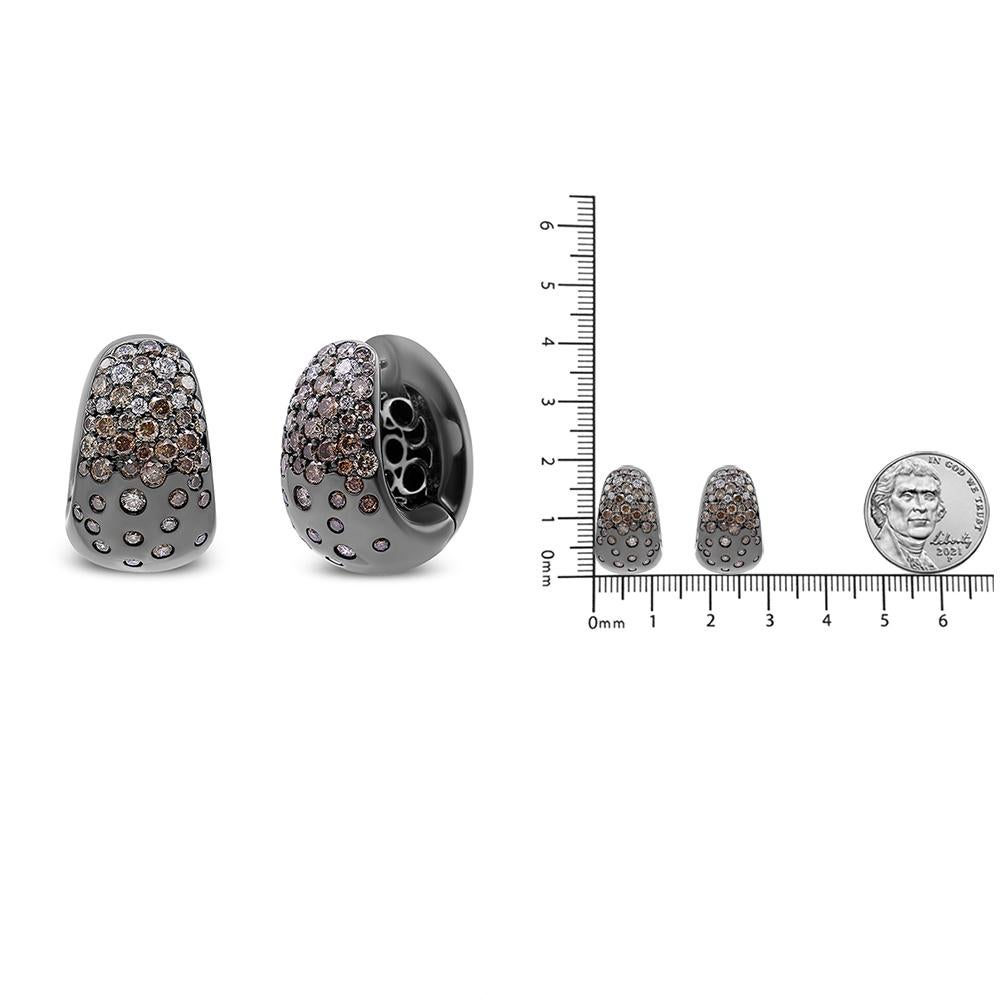Schwarzer schwarzer Rhodium über 18K Gold 2 1/4 Cttw Weiß & Braun Diamant Huggy Creolen-Ohrring im Zustand „Neu“ im Angebot in New York, NY