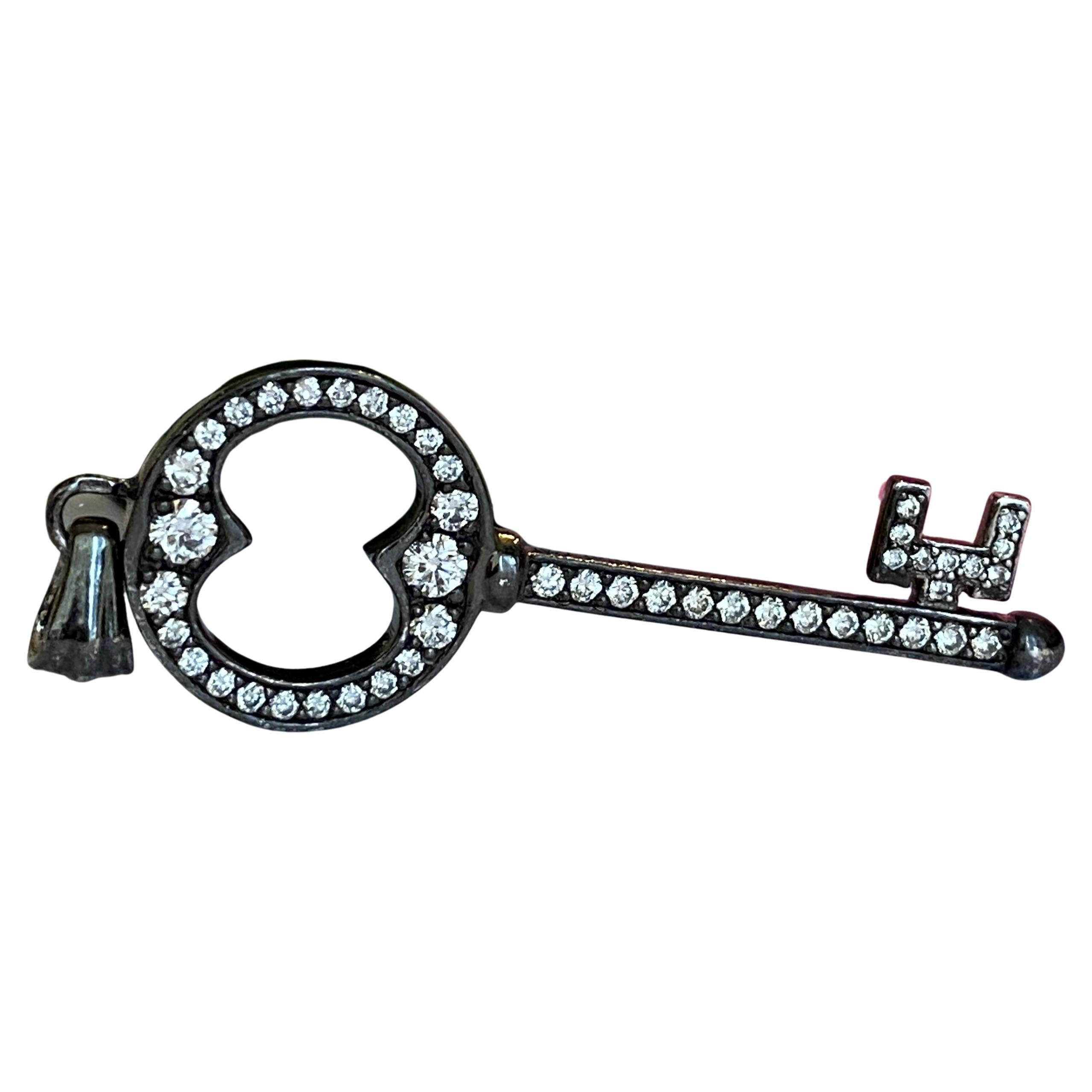 Black rhodium-plated solid 18 kt gold diamond key pendant For Sale