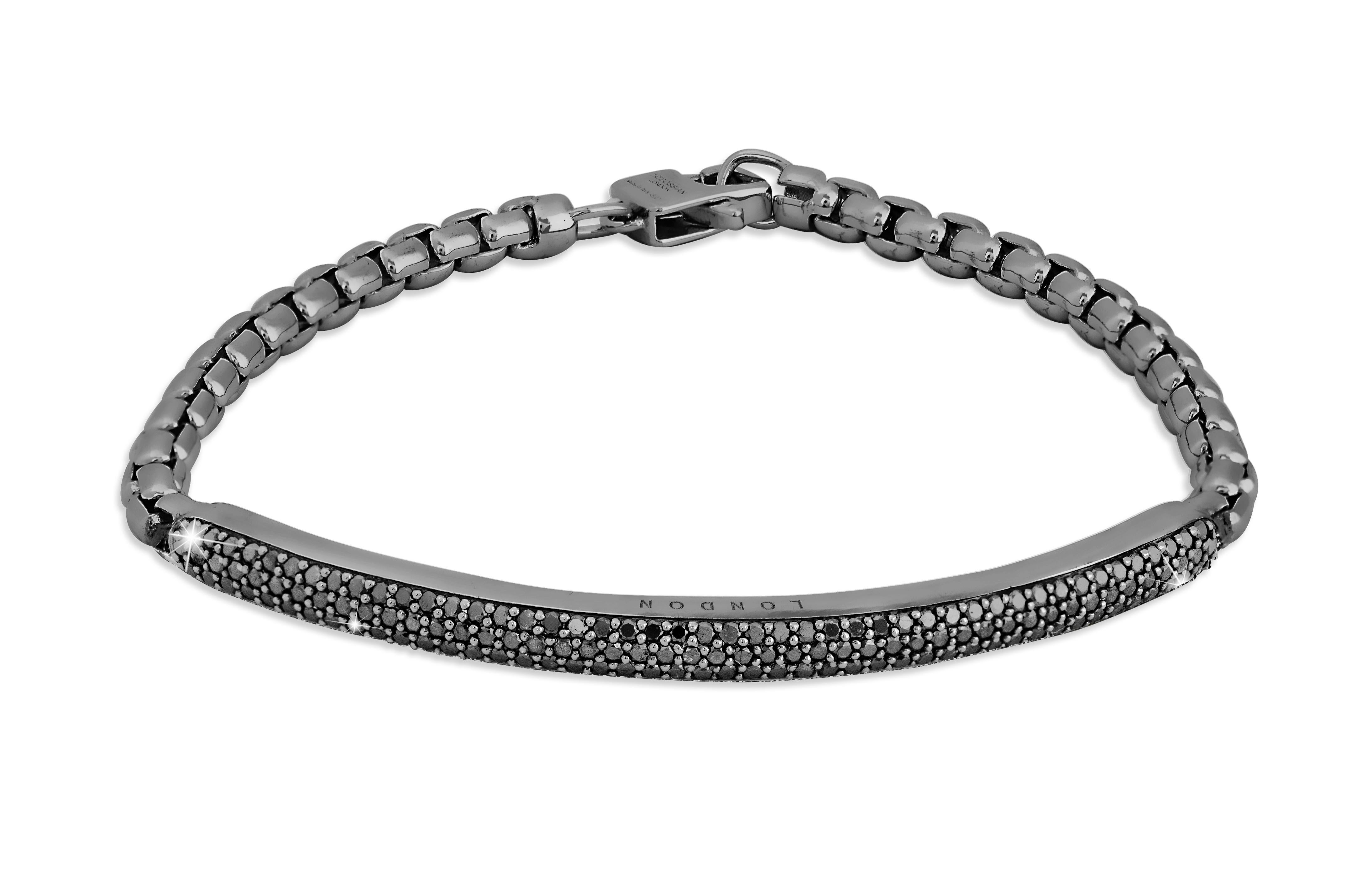 Grand bracelet Windsor en argent sterling plaqué rhodium noir avec diamants noirs

Ce bracelet comporte une barrette d'identification en argent sterling sertie d'une surface pavée de 139 diamants noirs. Toutes les pierres précieuses sont