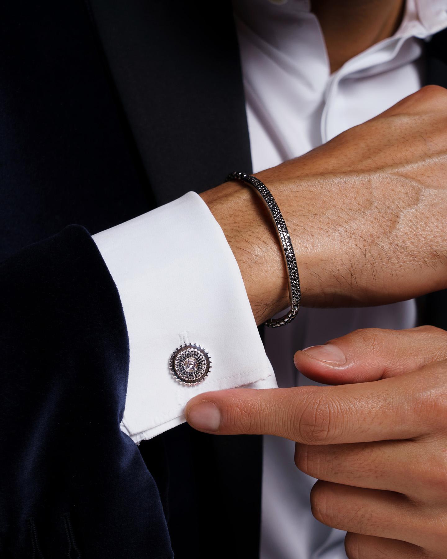 Taille simple Grand bracelet Windsor en argent sterling plaqué rhodium noir avec diamants noirs en vente
