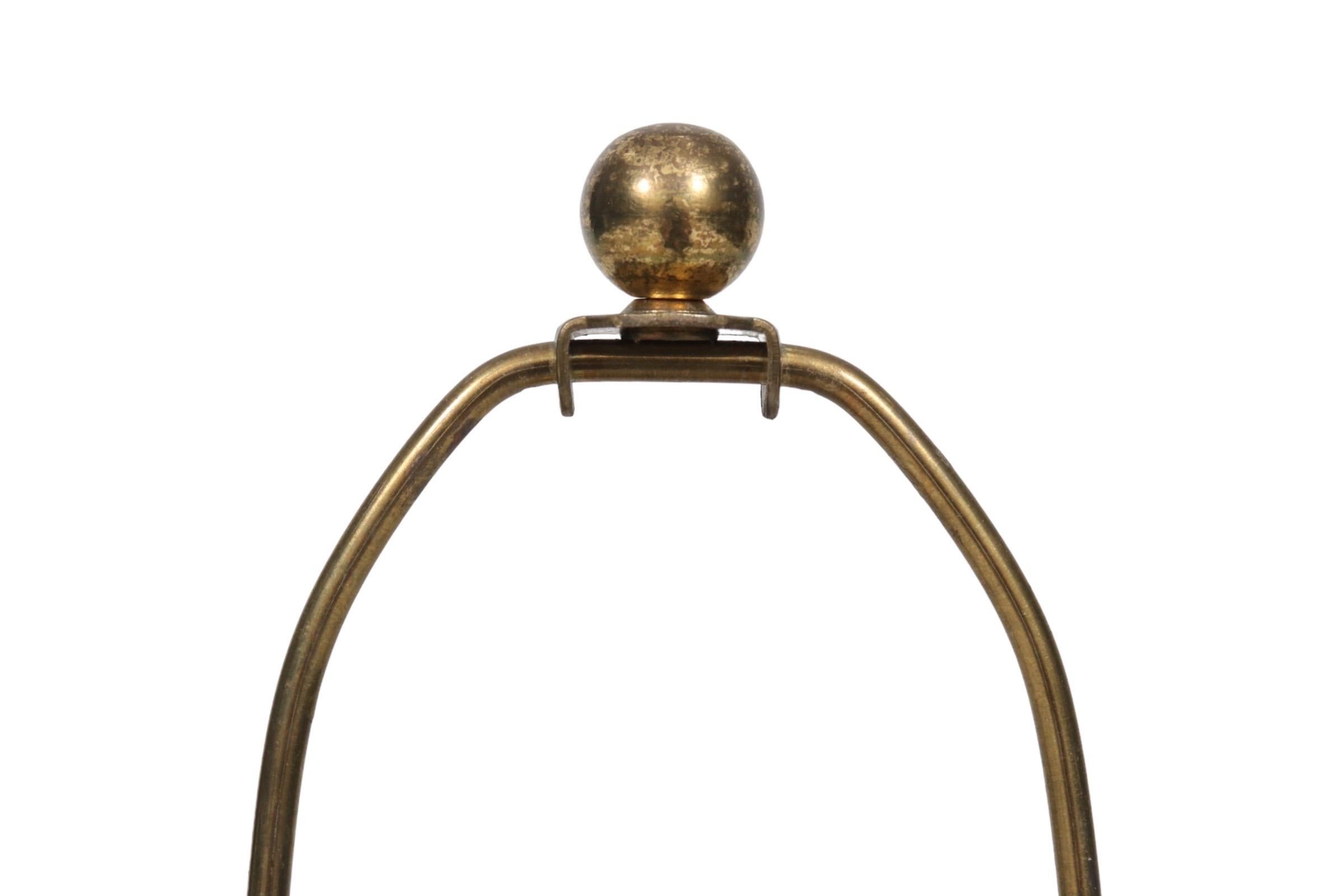 Hollywood Regency Paire de lampes de bureau en céramique côtelée noire en vente