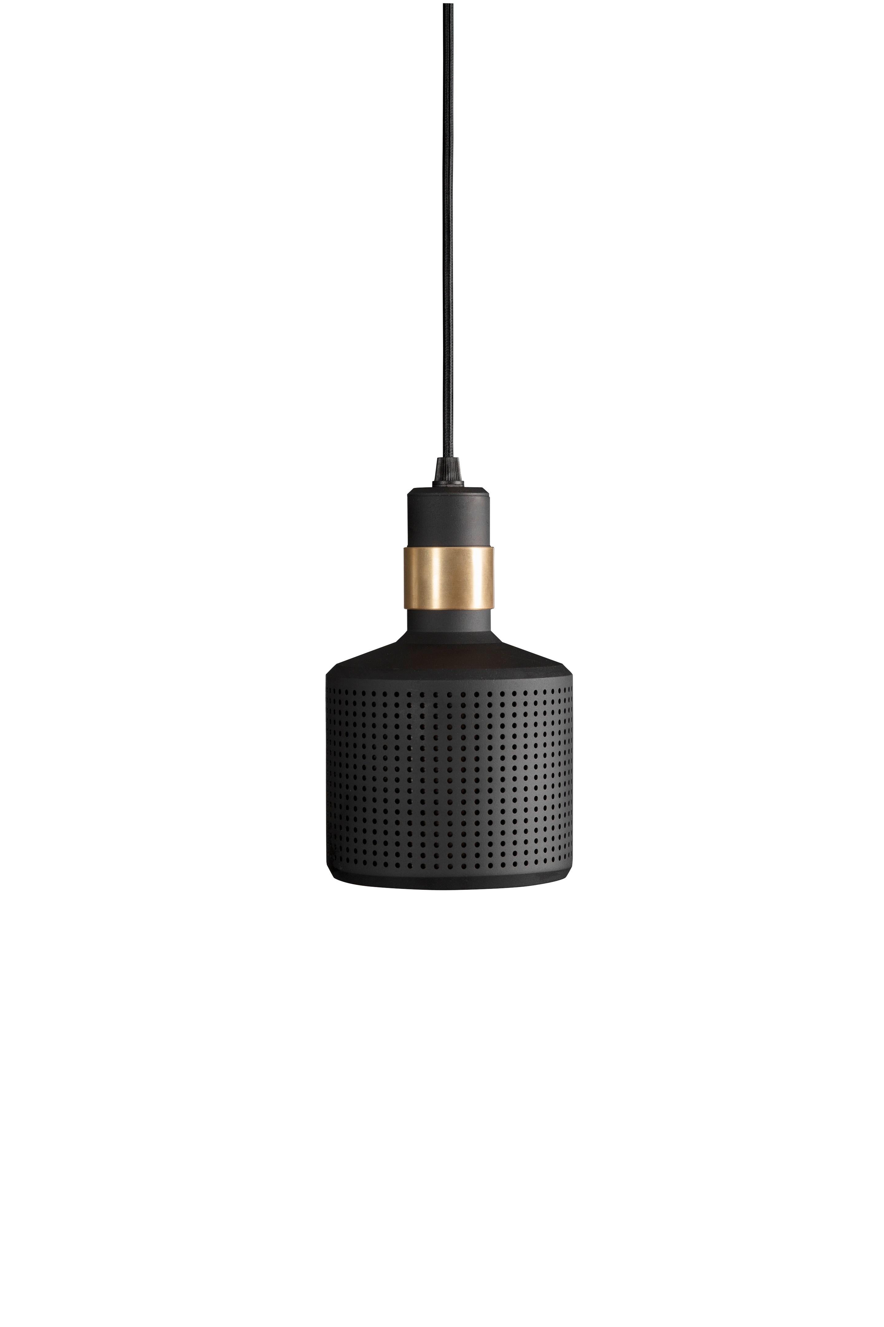 Black riddle pendant by Bert Frank.
Dimensions: H 20 x W 12 x D 12 cm
Materials: Brass and steel

Available finishes: Brass and black
All our lamps can be wired according to each country. If sold to the USA it will be wired for the USA for