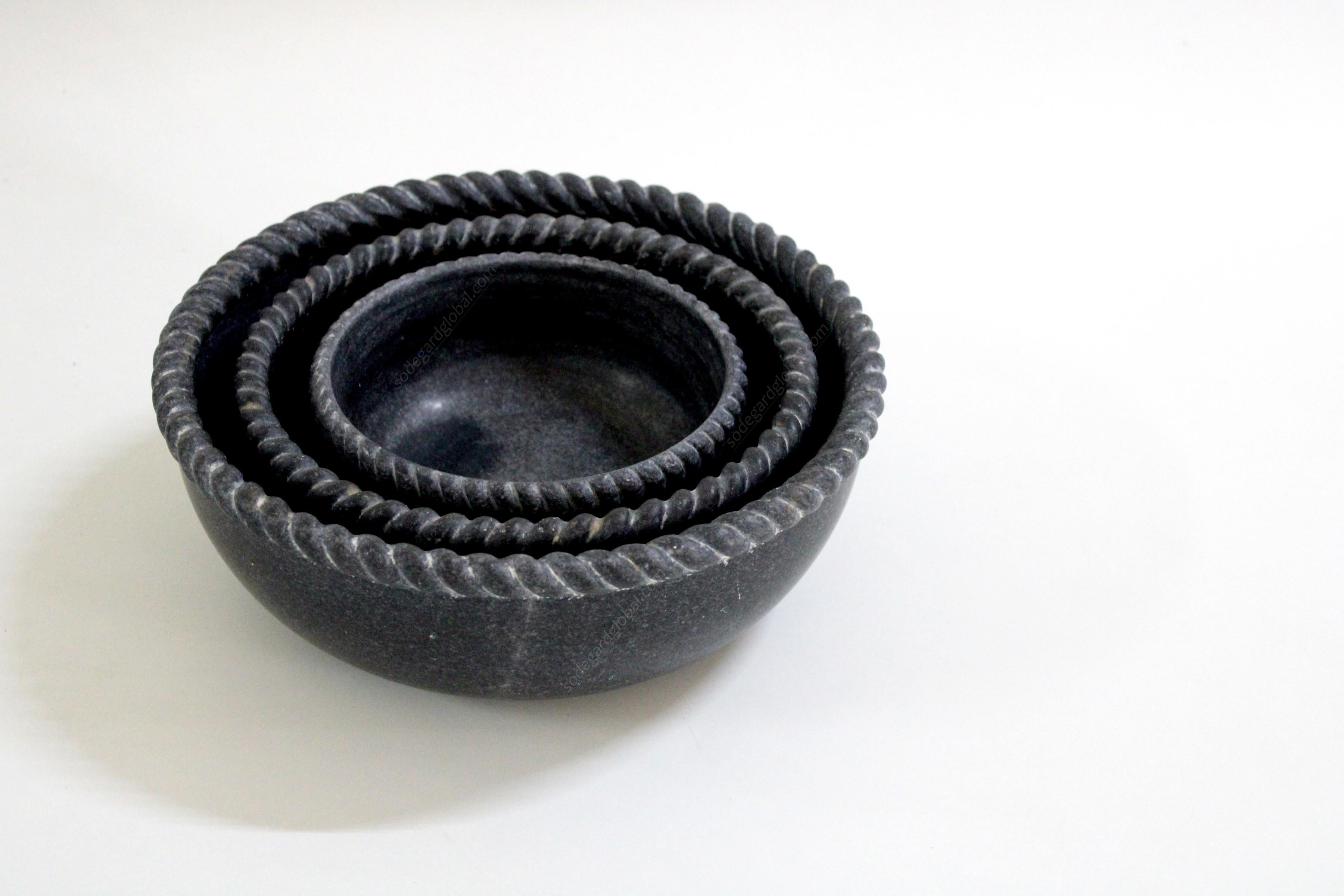 Bol en corde en marbre noir fabriqué à la main en Inde par Stephanie Odegard en vente 4