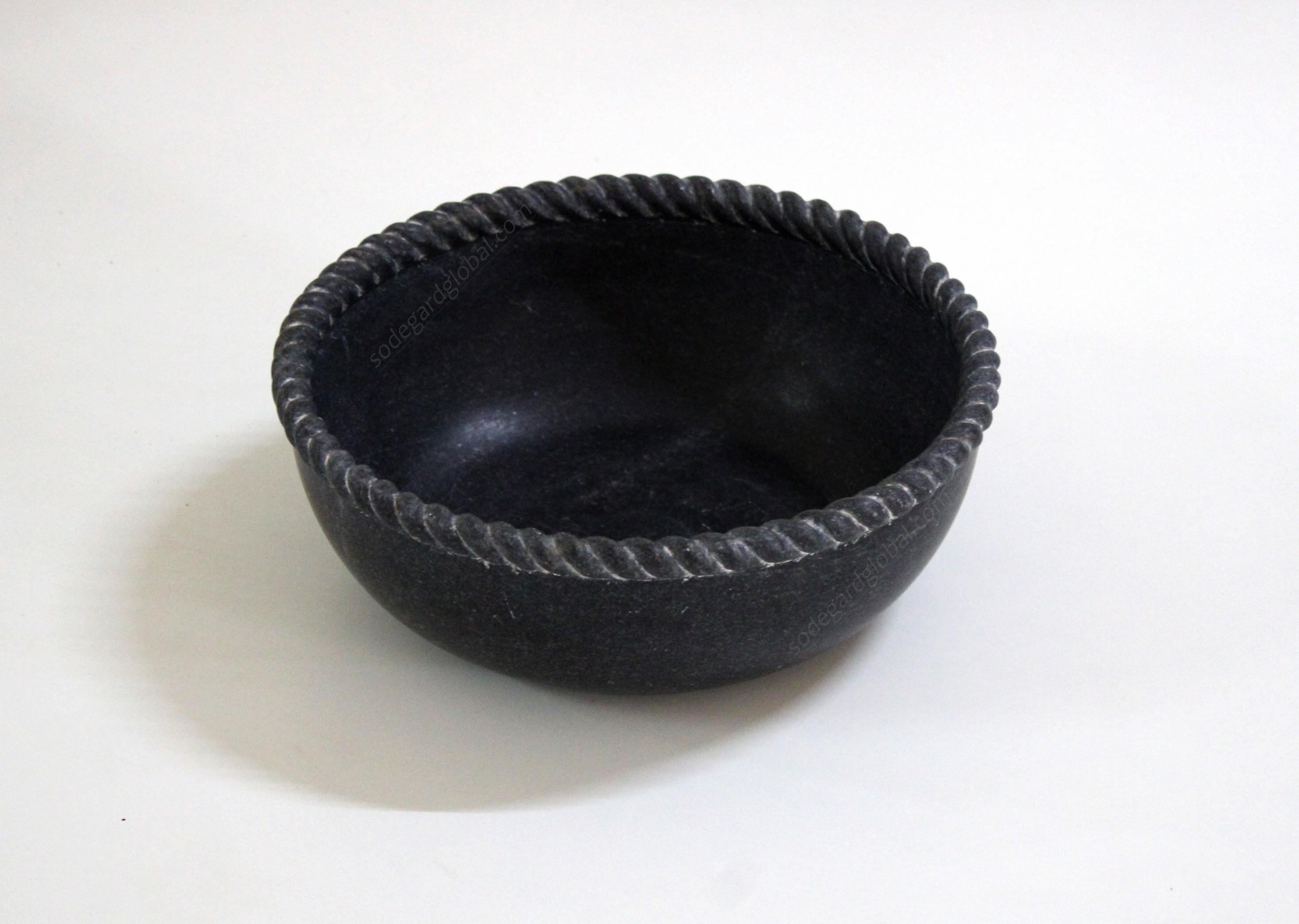 Cuenco de cuerda de mármol negro hecho a mano en la India por Stephanie Odegard en venta 8