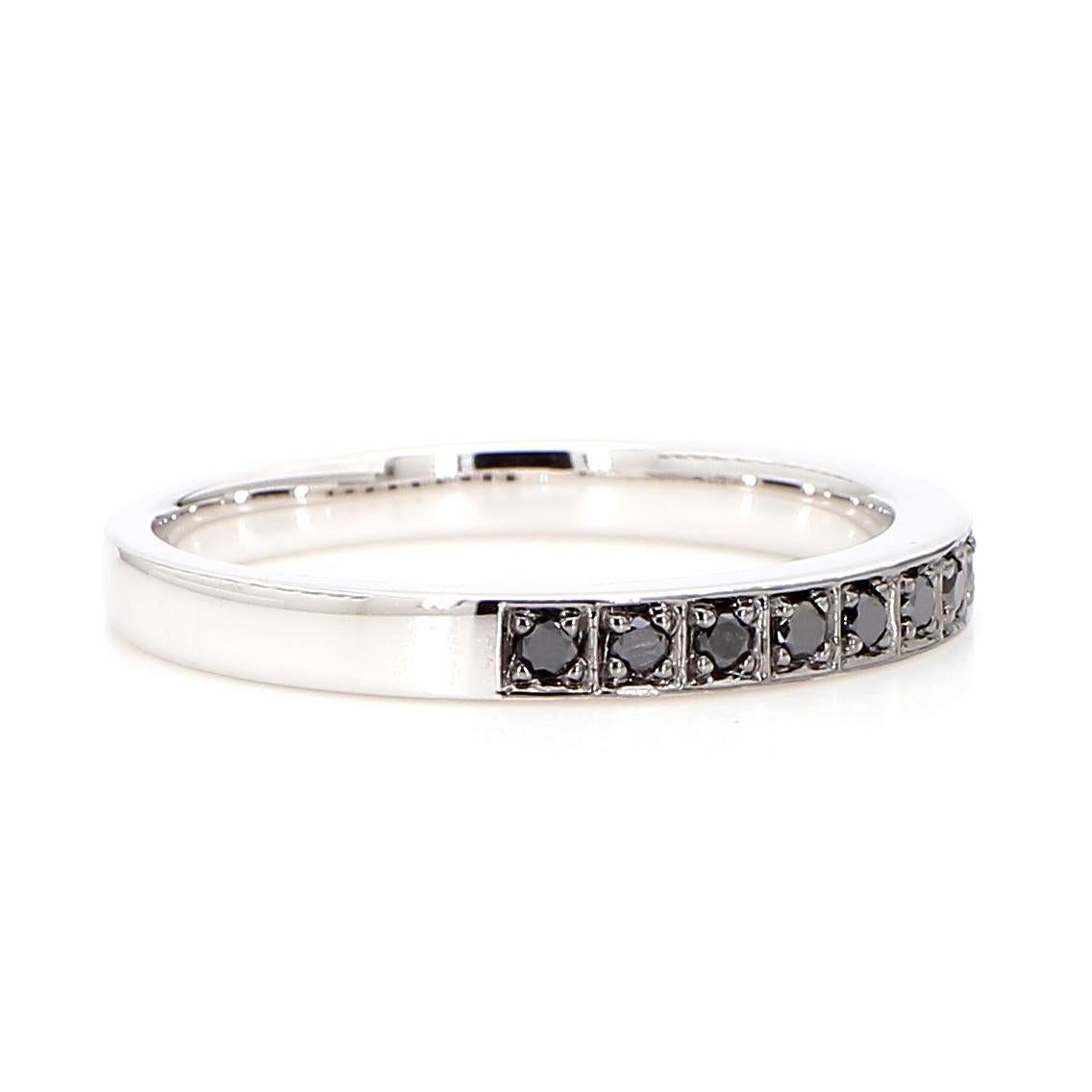 Taille ronde Alliance en or blanc avec diamant rond noir de 0,11 carat TW en vente