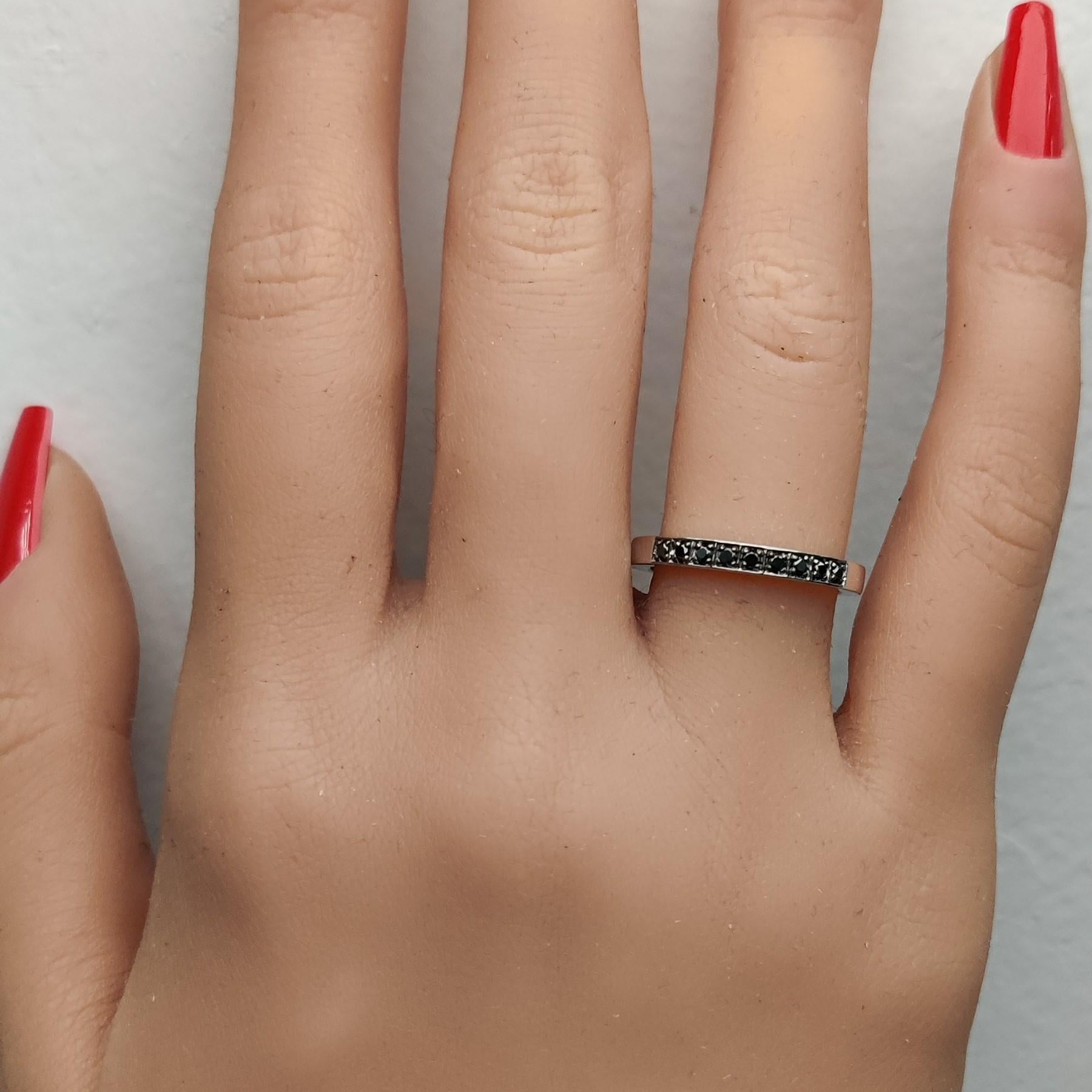Alliance en or blanc avec diamant rond noir de 0,11 carat TW Neuf - En vente à New York, NY