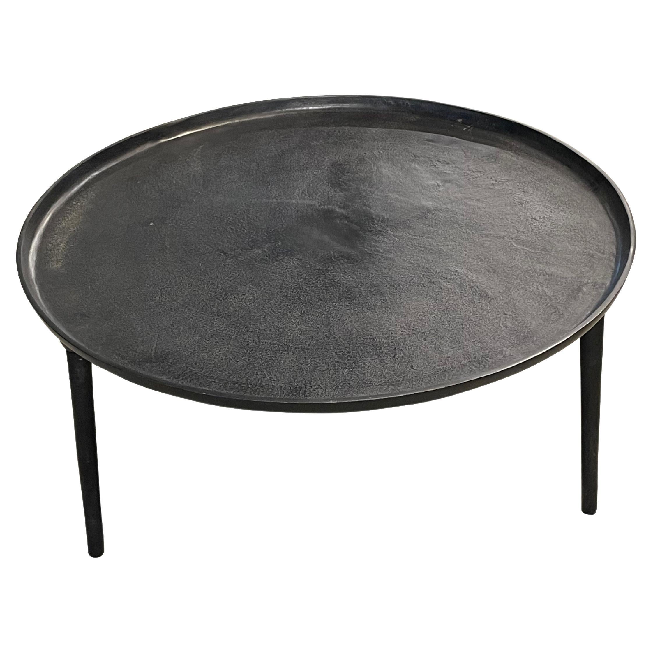 Table basse ronde en fer noir, Indonésie, Contemporary