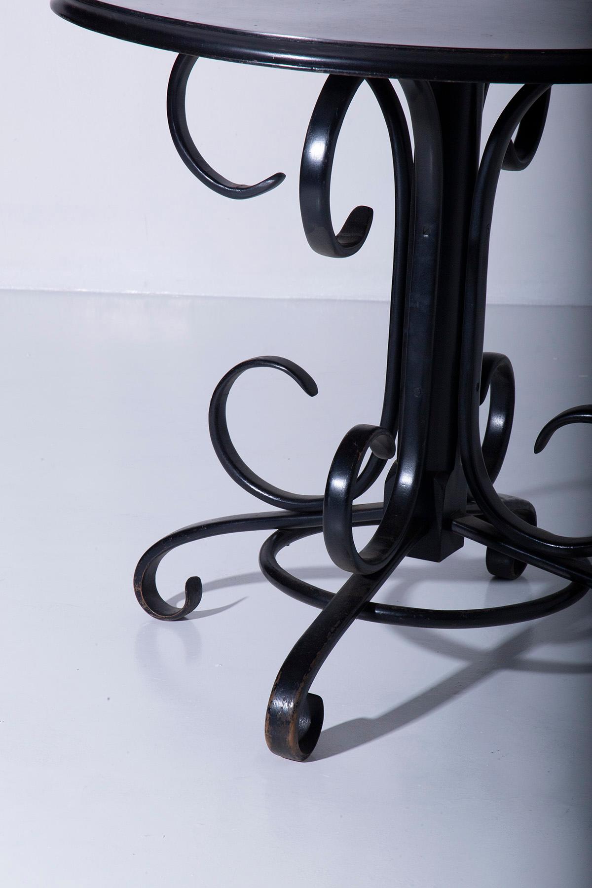 Italian Table ronde noire Art Déco italien  en vente