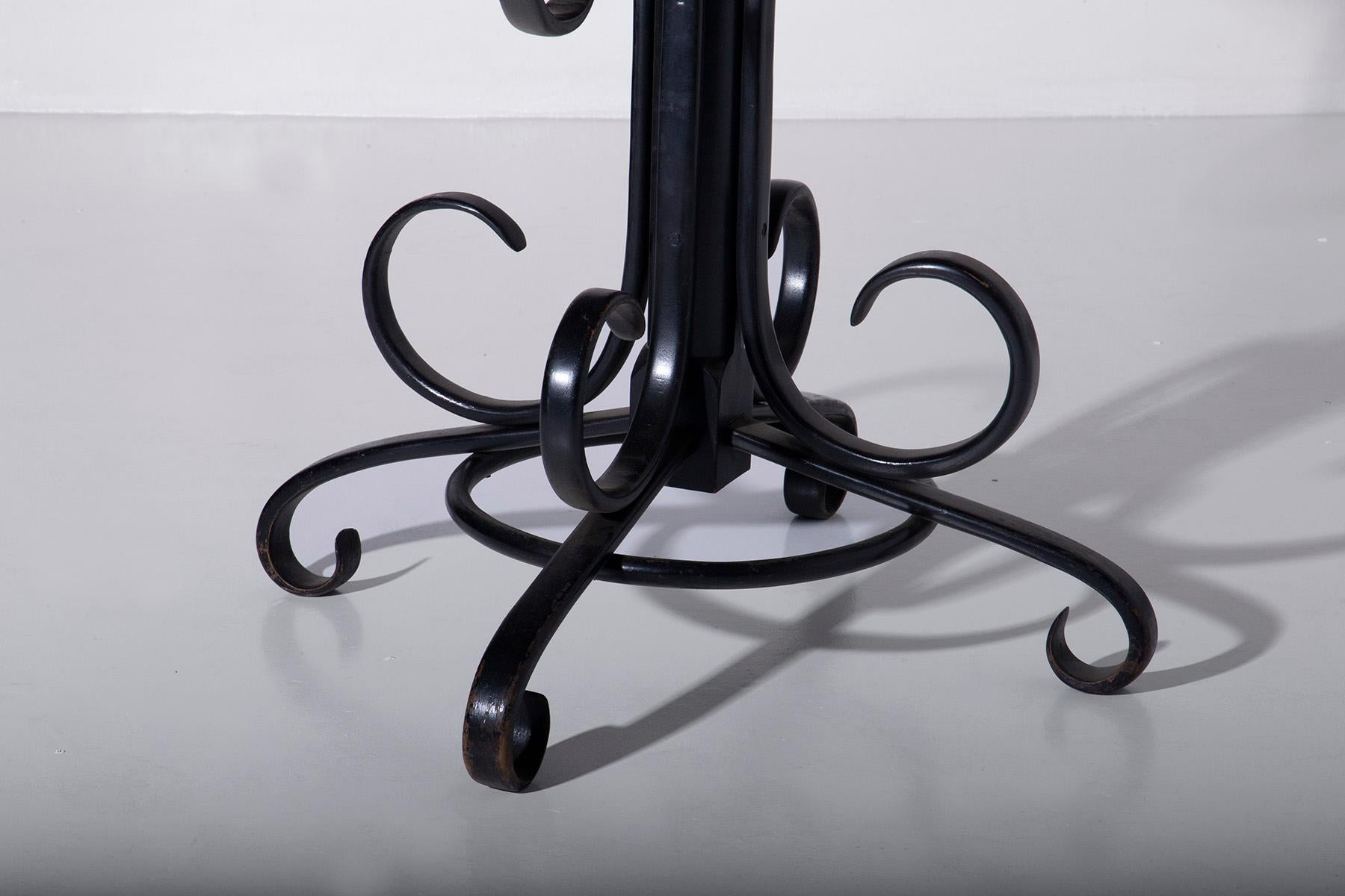 Table ronde noire Art Déco italien  en vente 1