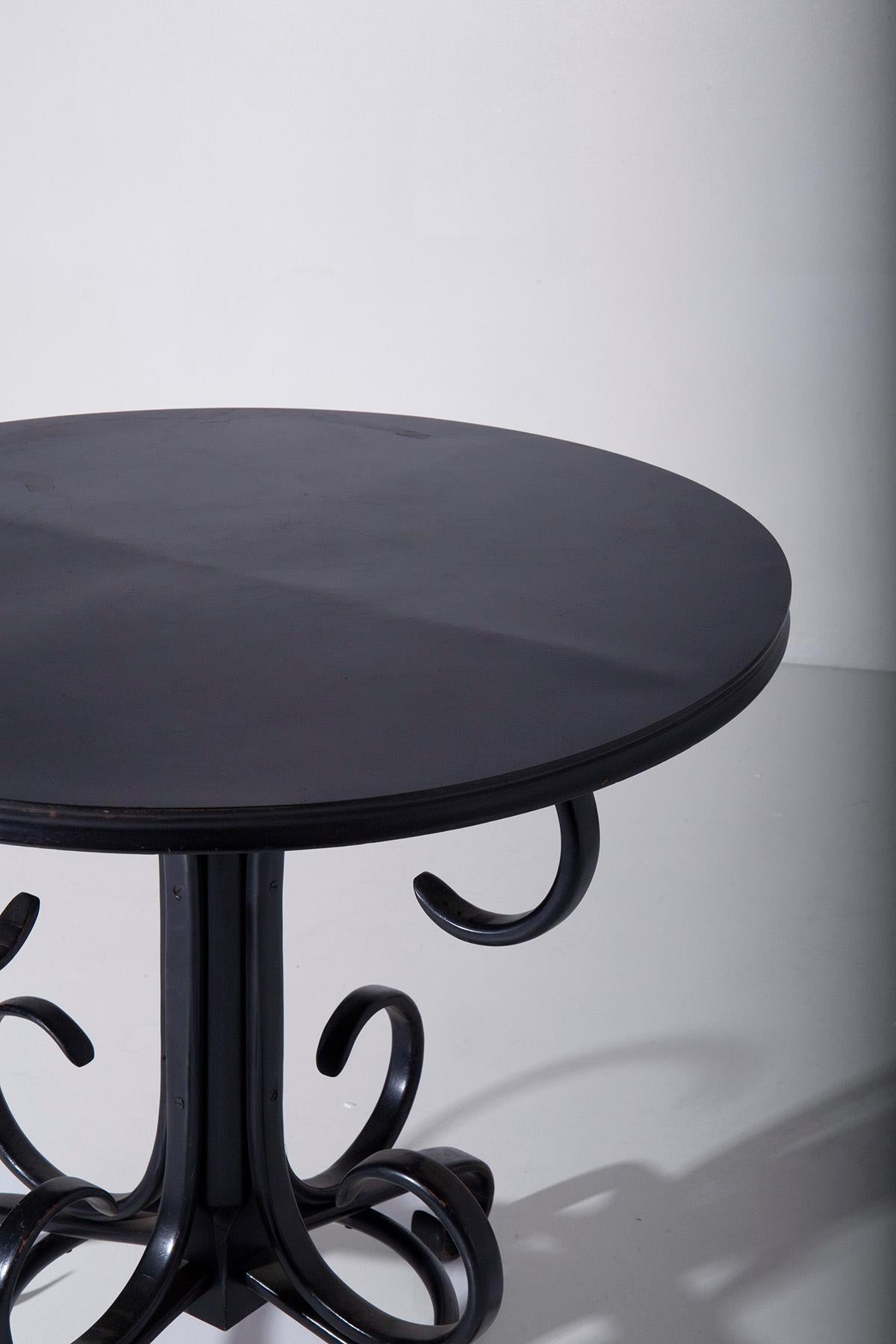 Table ronde noire Art Déco italien  en vente 2