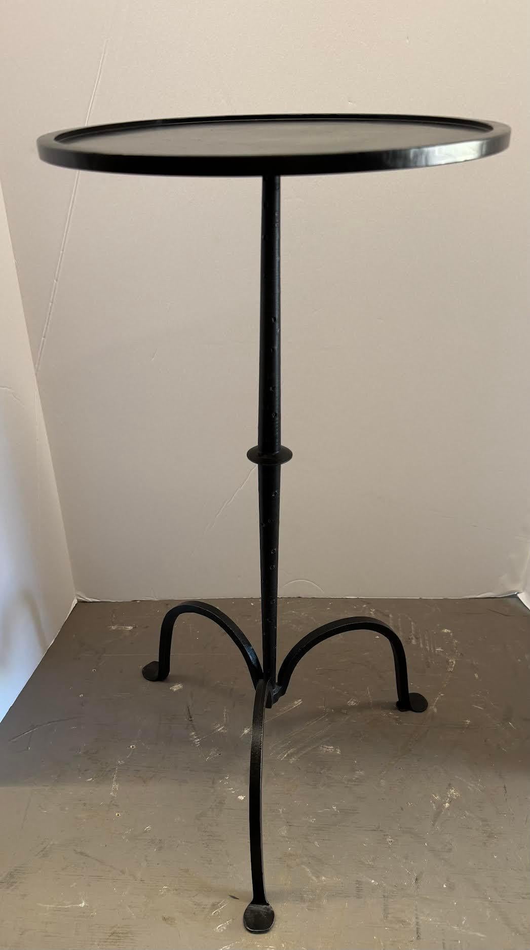 Kleiner Beistelltisch oder Cocktail-Tisch aus schwarz geriebenem Stahl, China, Contemporary im Zustand „Neu“ im Angebot in New York, NY