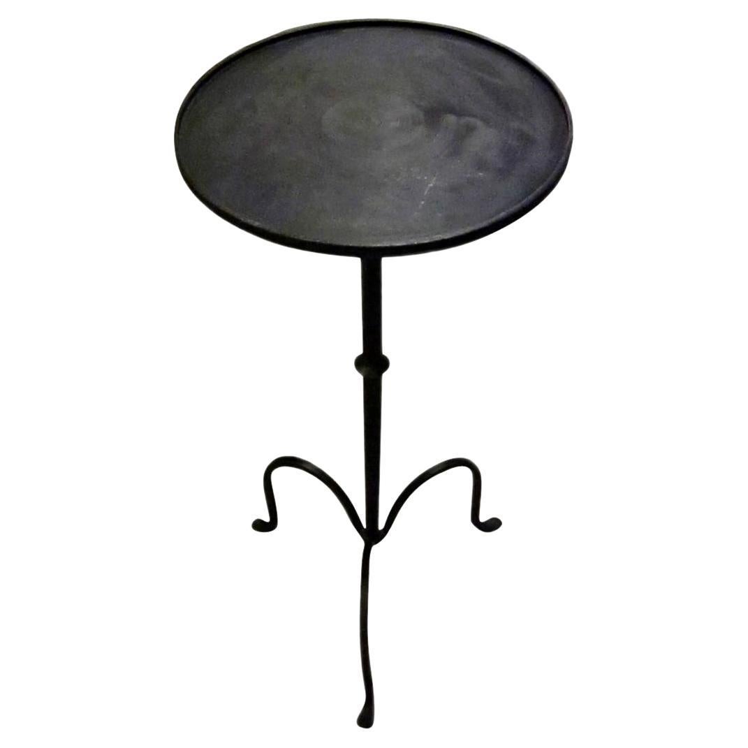 Kleiner Beistelltisch oder Cocktail-Tisch aus schwarz geriebenem Stahl, China, Contemporary im Angebot