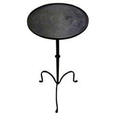 Mesa auxiliar o de cóctel pequeña de acero frotado negro, China, Contemporánea