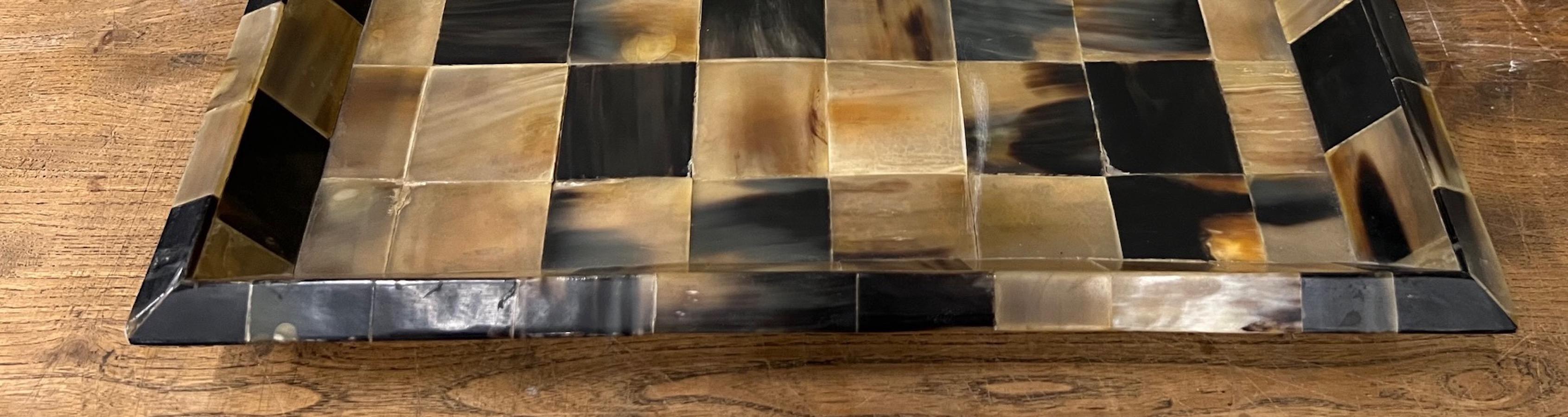 Bandeja rectangular de hueso con dibujo cuadrado en negro, óxido y crema, India, Contemporánea en Nuevo estado para la venta en New York, NY