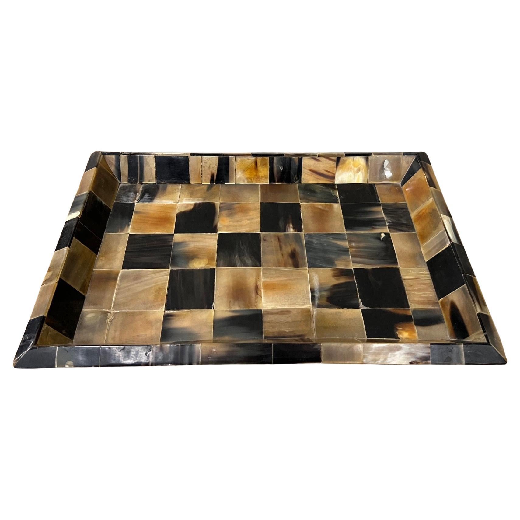 Bandeja rectangular de hueso con dibujo cuadrado en negro, óxido y crema, India, Contemporánea