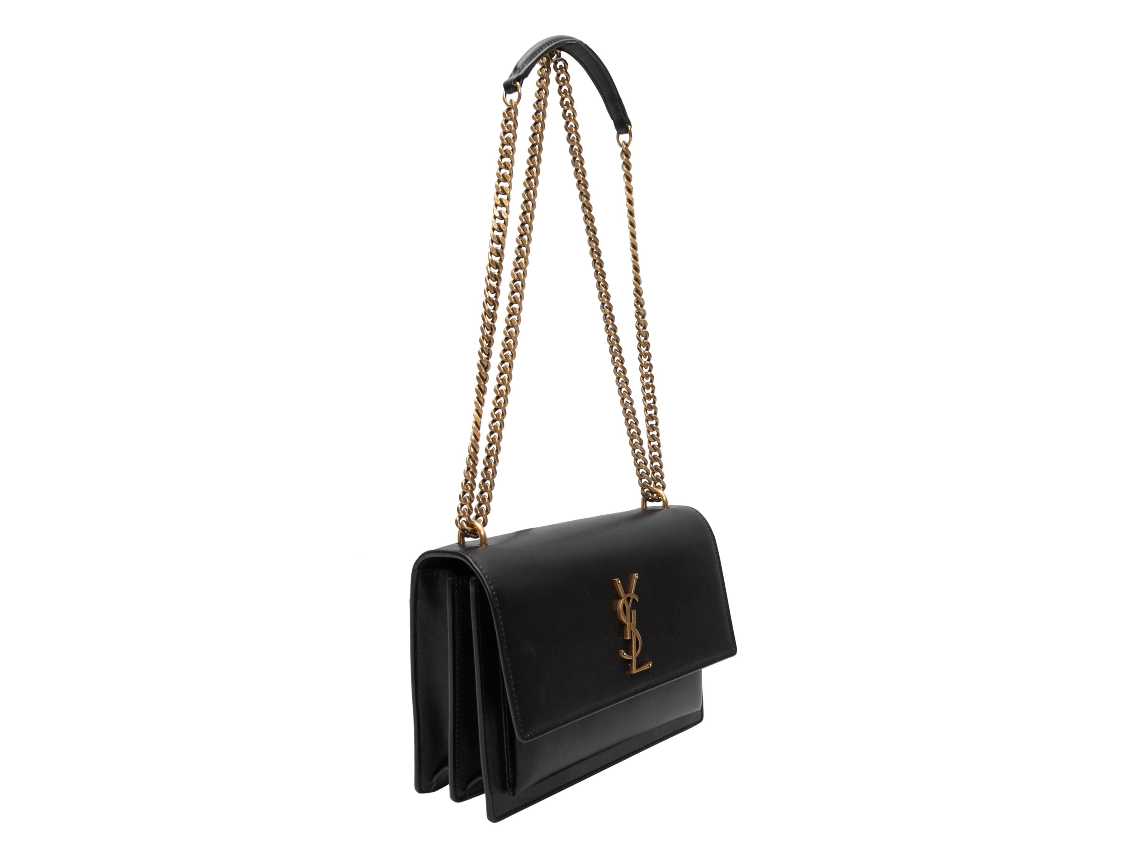Bolso mediano de cadena negro Saint Laurent Sunset. El bolso mediano con cadena Sunset tiene el cuerpo de piel, herrajes dorados, dos correas de eslabones y piel, y cierre de solapa frontal. 9