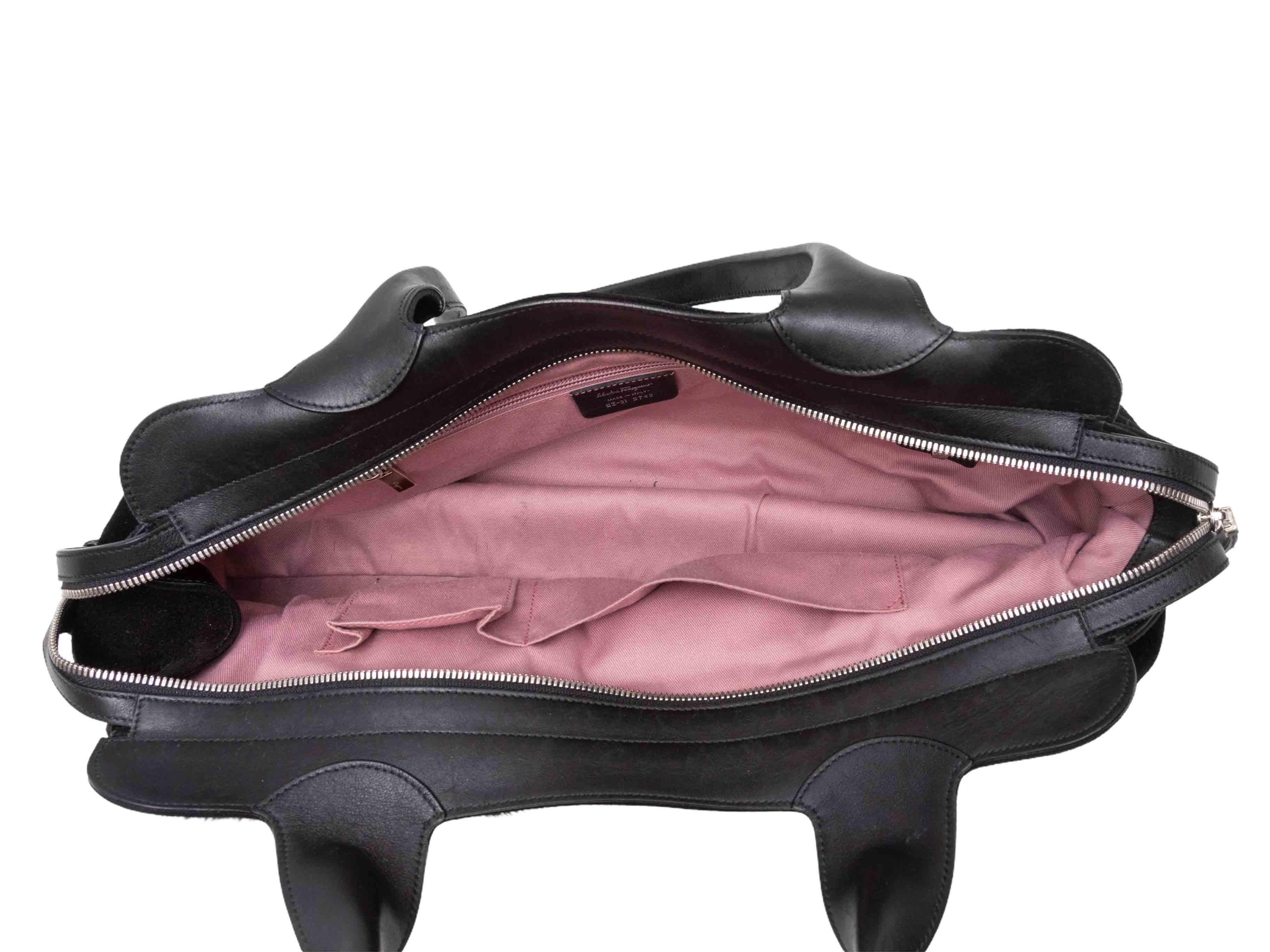 Sac à main Cargo en daim et fourrure Salvatore Ferragamo noir Pour femmes en vente
