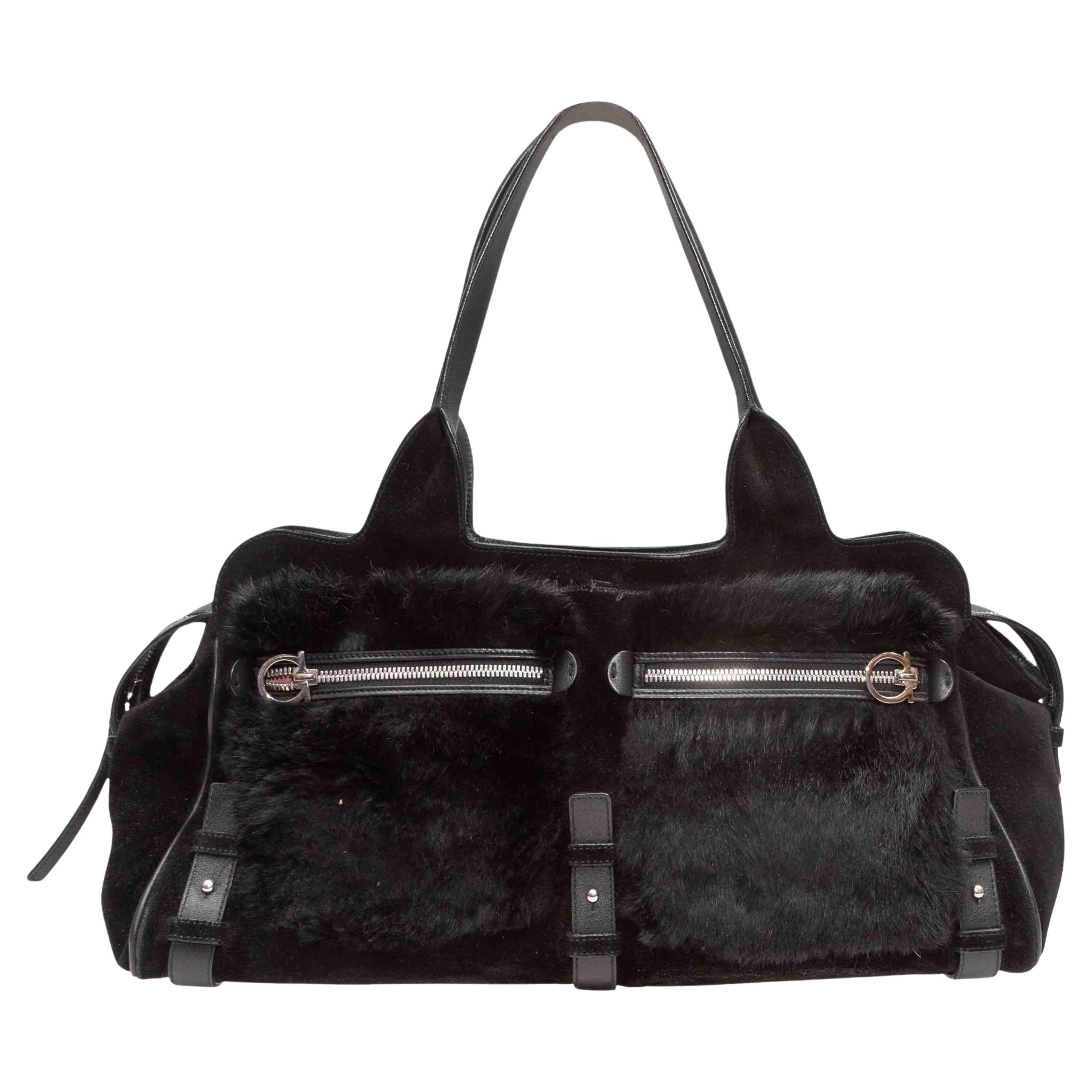 Sac à main Cargo en daim et fourrure Salvatore Ferragamo noir en vente