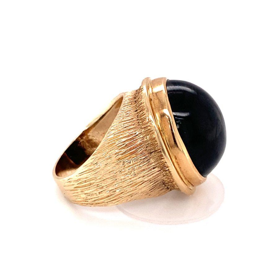 Cabochon Black Sapphire 14K Yellow Gold Cocktail Ring, circa 1960s For Sale