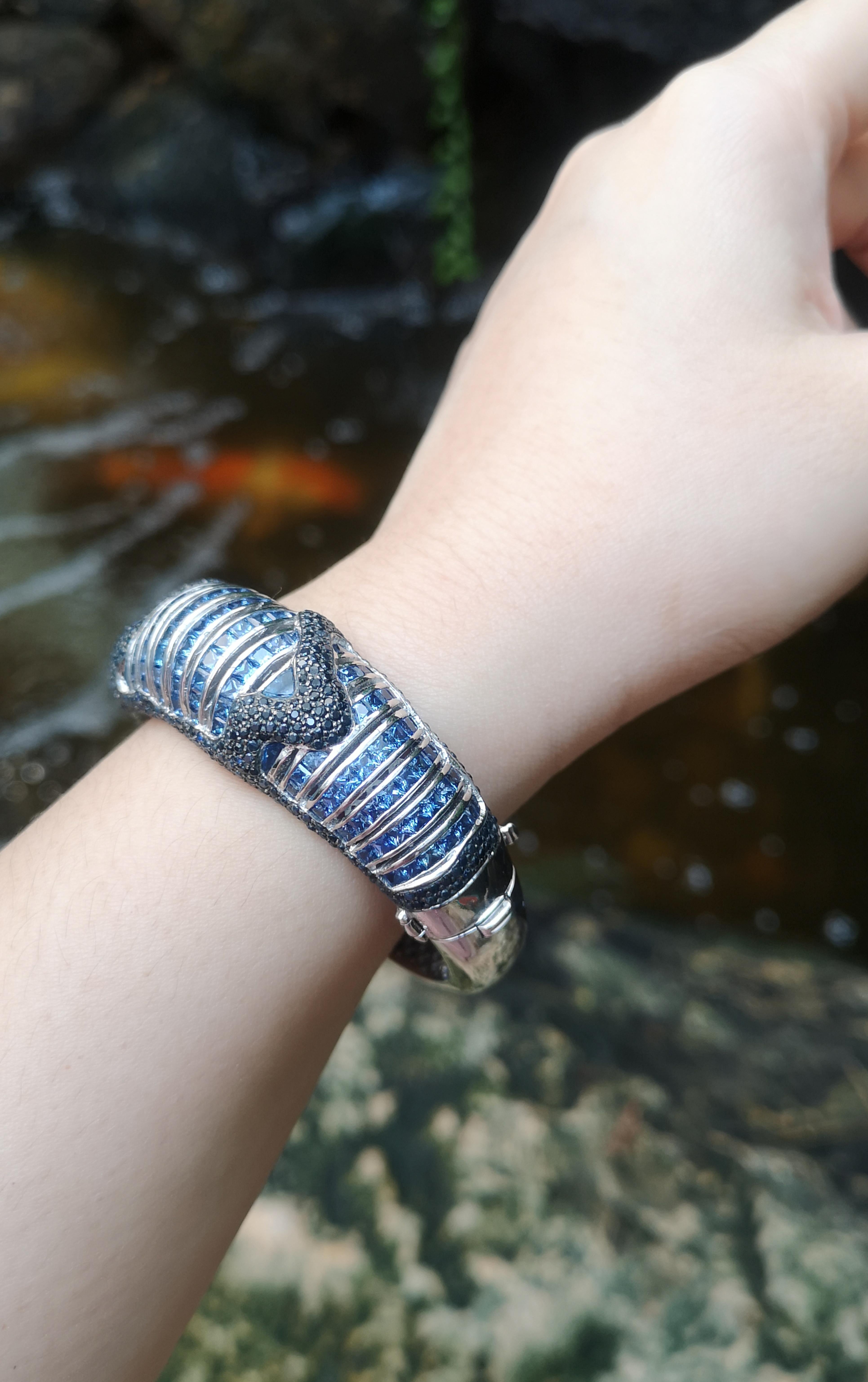 Saphir noir  Bracelet en argent avec saphirs bleus et saphir bleu Neuf - En vente à Dusit, 10