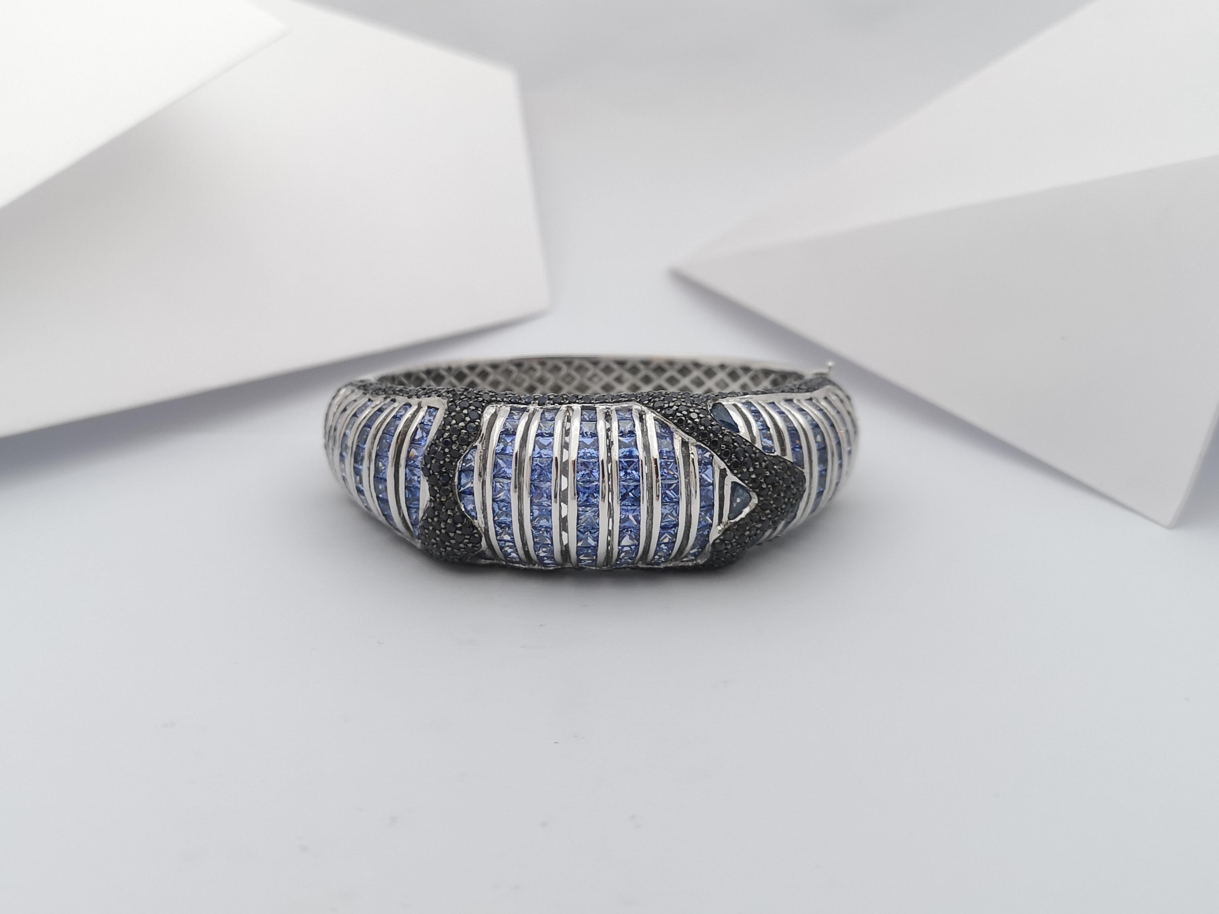 Saphir noir  Bracelet en argent avec saphirs bleus et saphir bleu en vente 1