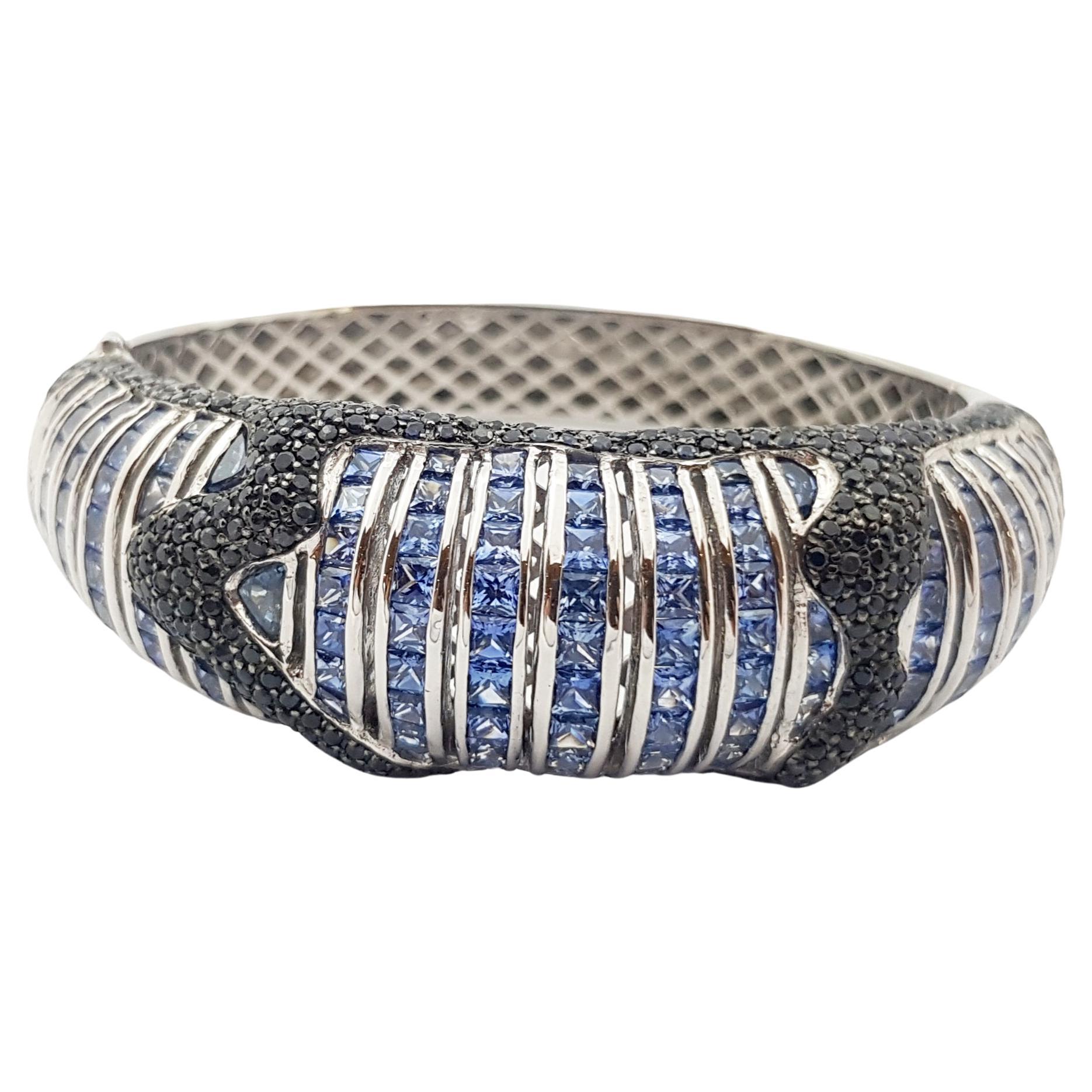 Saphir noir  Bracelet en argent avec saphirs bleus et saphir bleu en vente