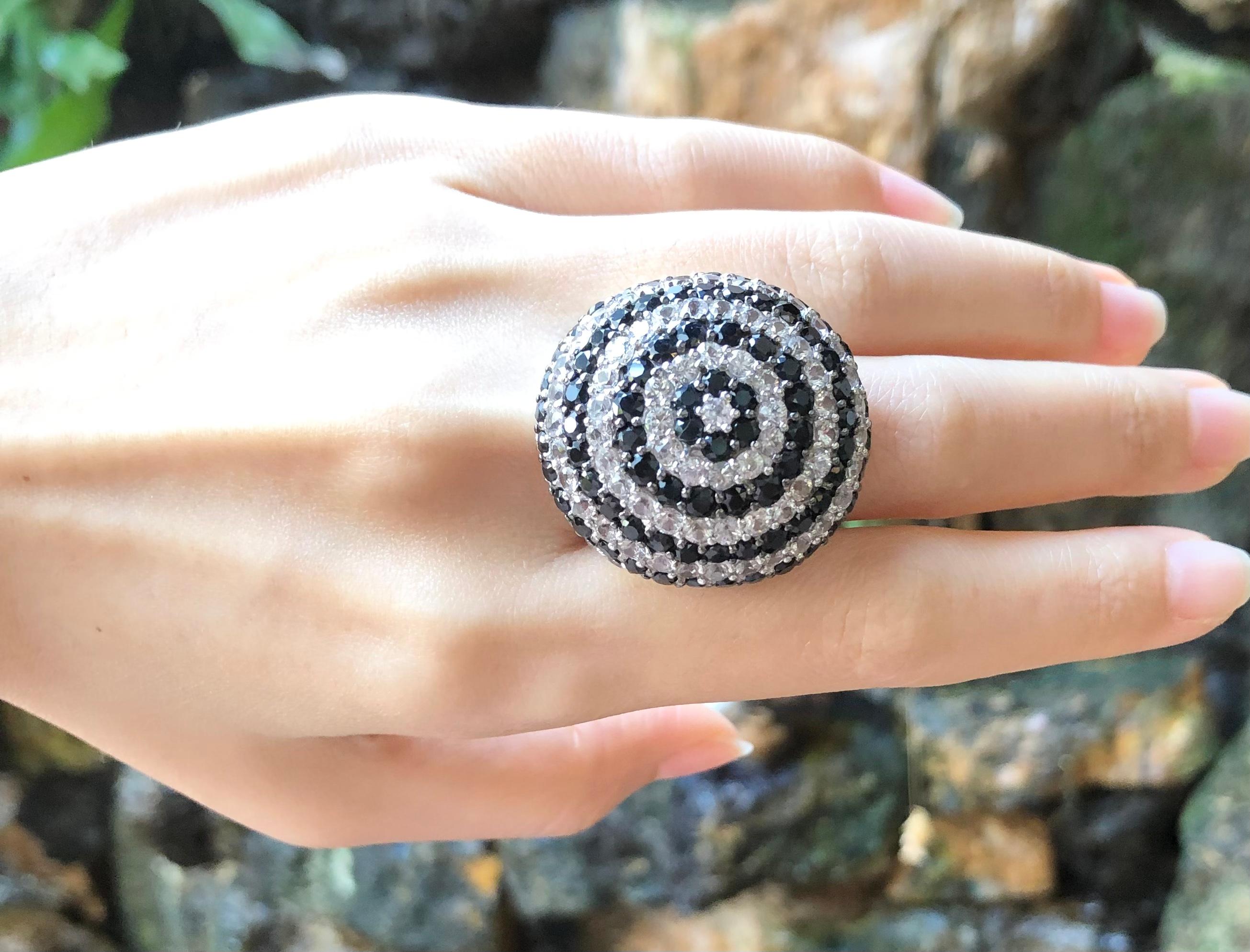 Ring mit schwarzem Saphir und weißem Saphir in Silberfassung im Angebot 2