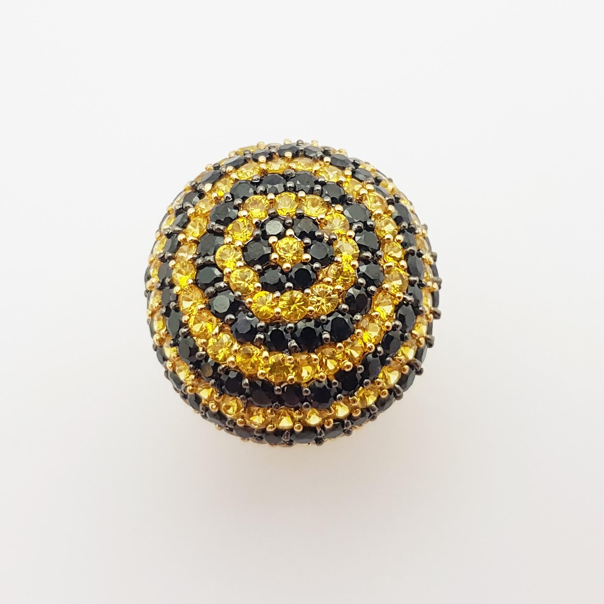 Schwarzer Saphir  Ring mit gelbem und gelbem Saphir in Silberfassung (Zeitgenössisch) im Angebot
