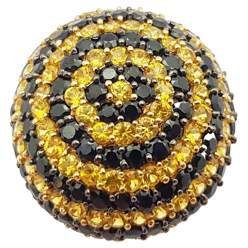 Schwarzer Saphir  Ring mit gelbem und gelbem Saphir in Silberfassung im Angebot