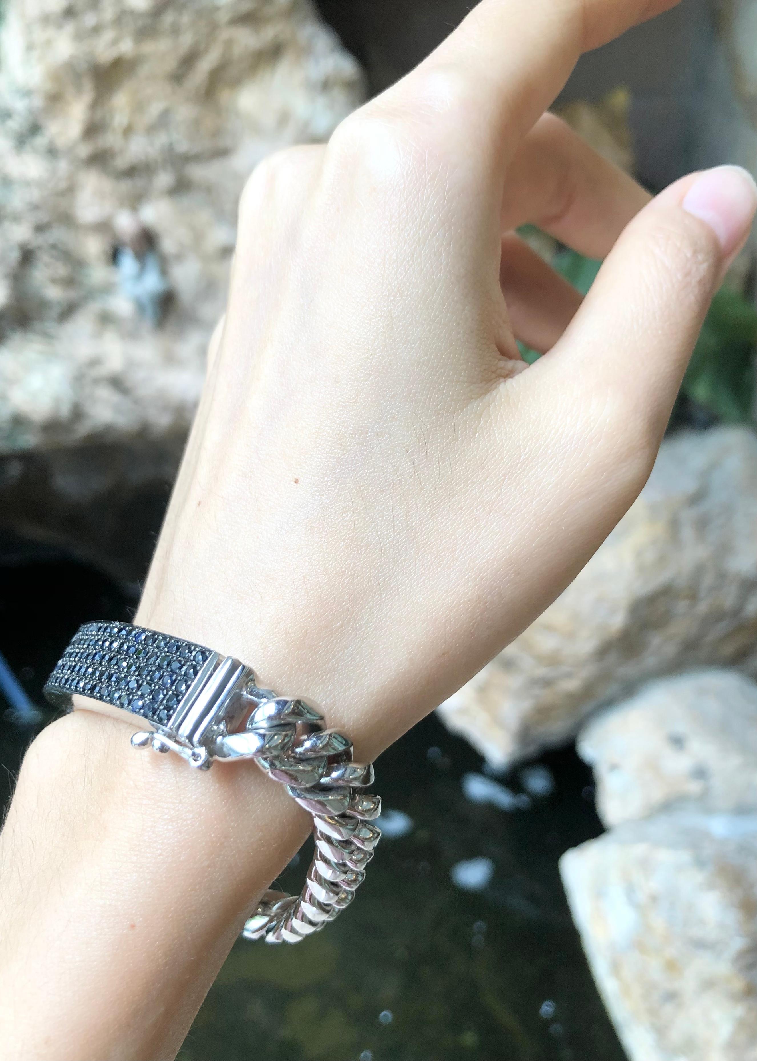 Contemporary Black Sapphire  Bracelet set in Silver Settings For Sale