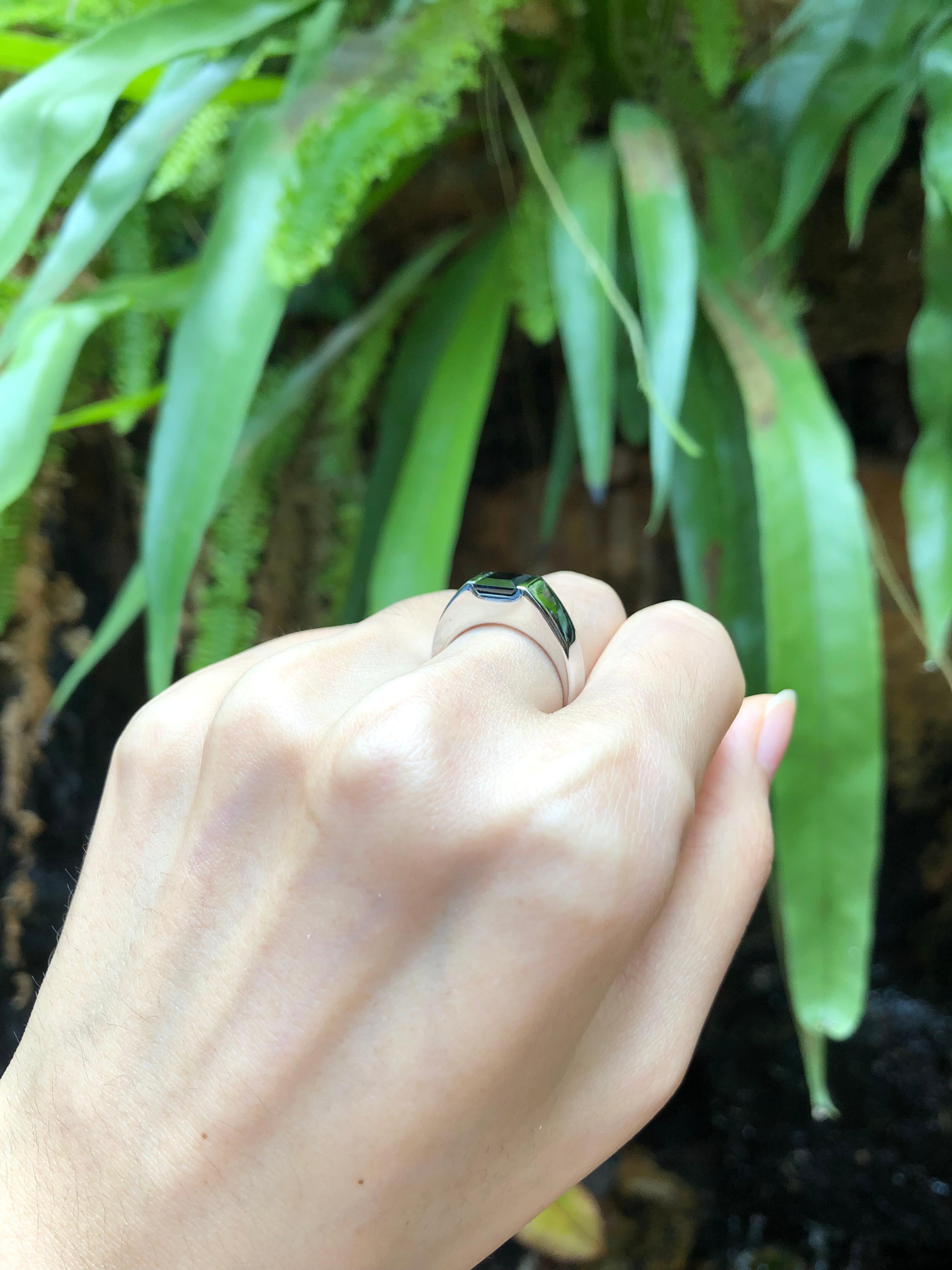 Contemporary Black Sapphire Ring Set in 18 Karat White Gold Settings For Sale