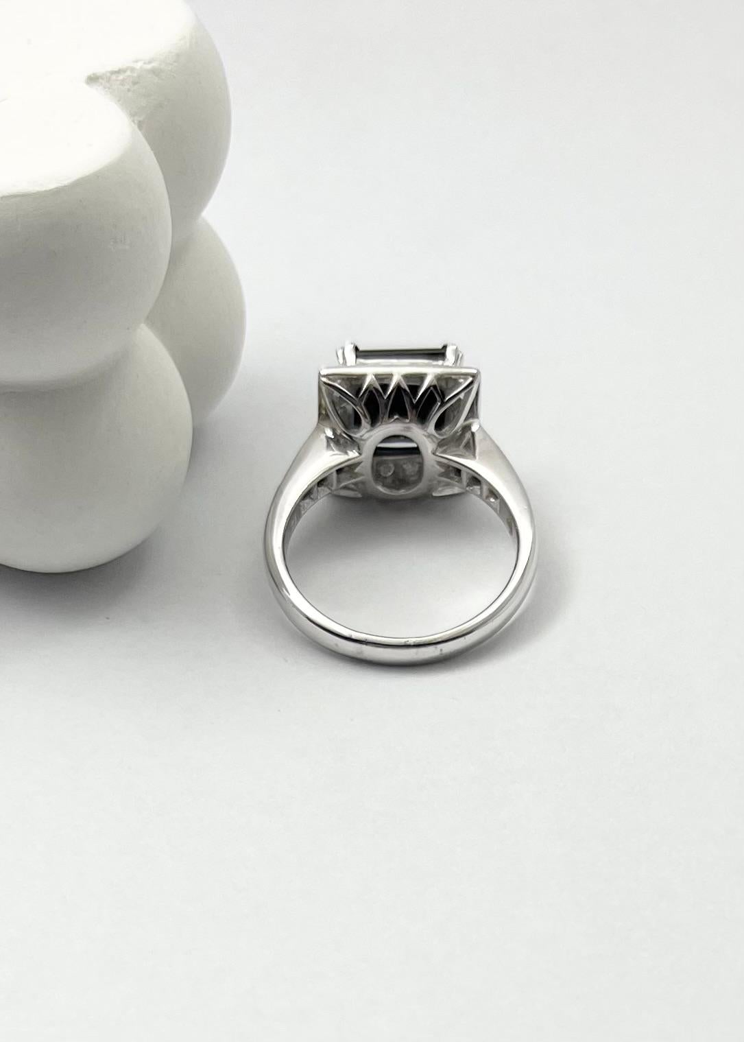 Anello con zaffiro nero e diamante con montatura in oro bianco 18 carati in vendita 5