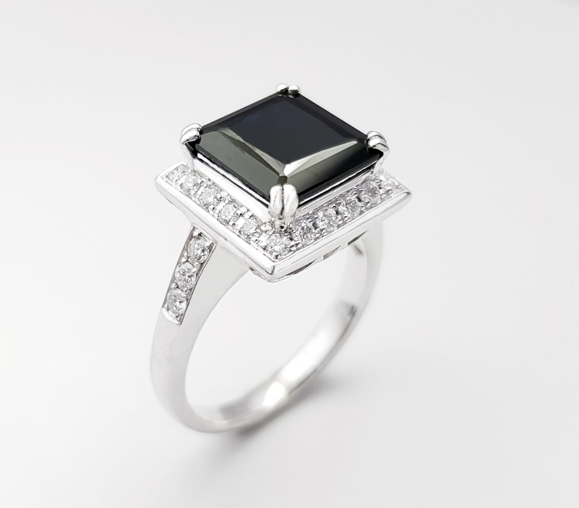 Anello con zaffiro nero e diamante con montatura in oro bianco 18 carati in vendita 9