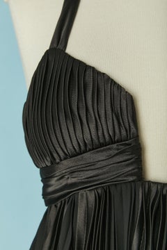 Robe de cocktail dos nu et plissée en satin et mousseline de soie noirs Carolyne Roehm