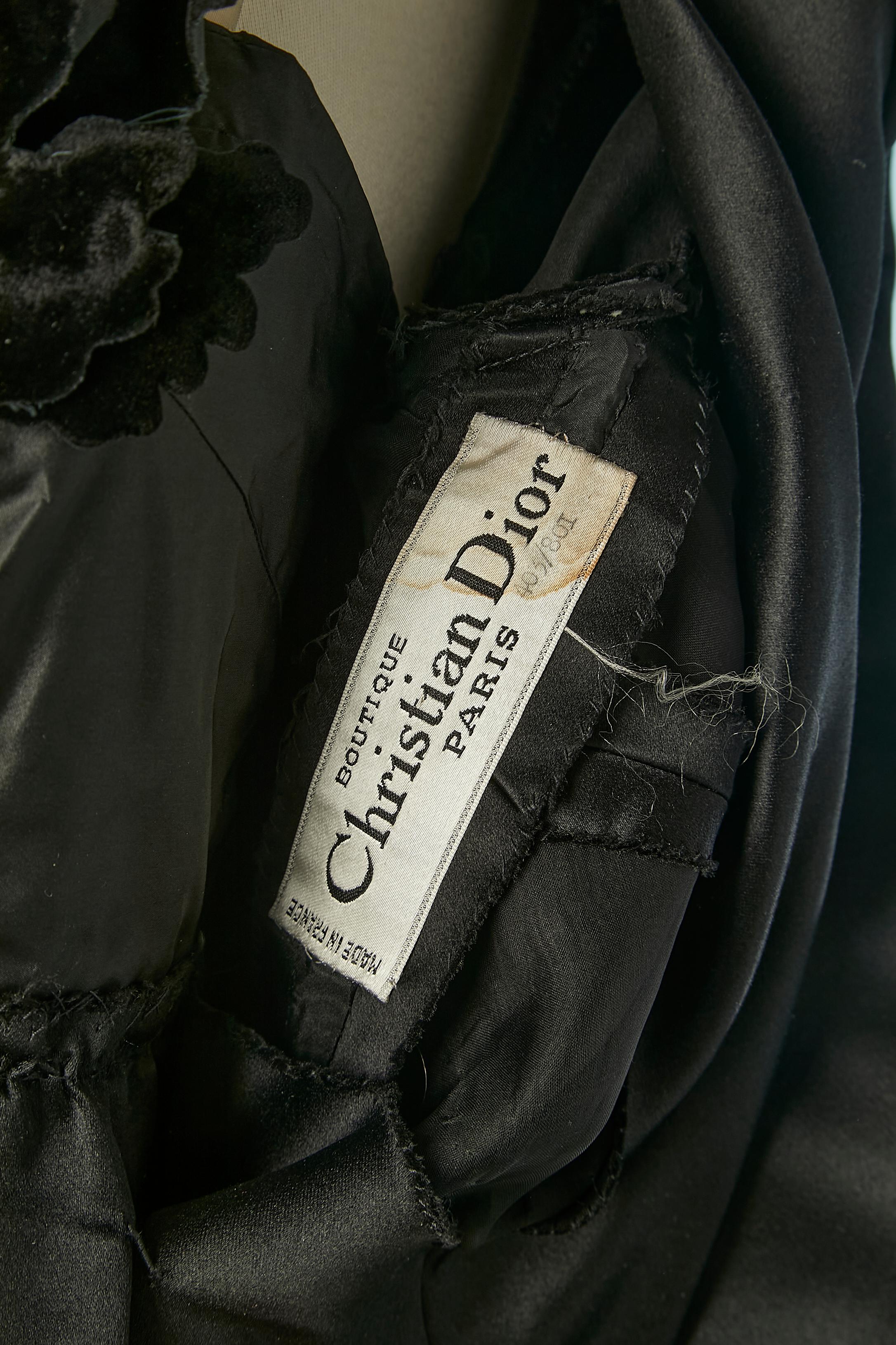 Schwarzes Boléro- und Bustierkleid aus Satin  mit Samtblumen Christian Dior  im Angebot 3