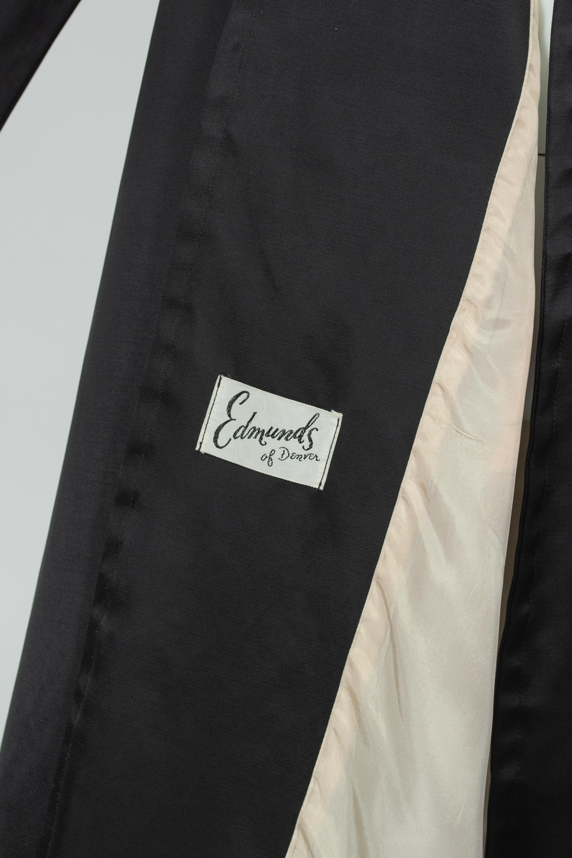Cappotto a trapezio raglan con collo a imbuto in raso nero e oscillazione di 13 piedi - S, anni '60 in vendita 6