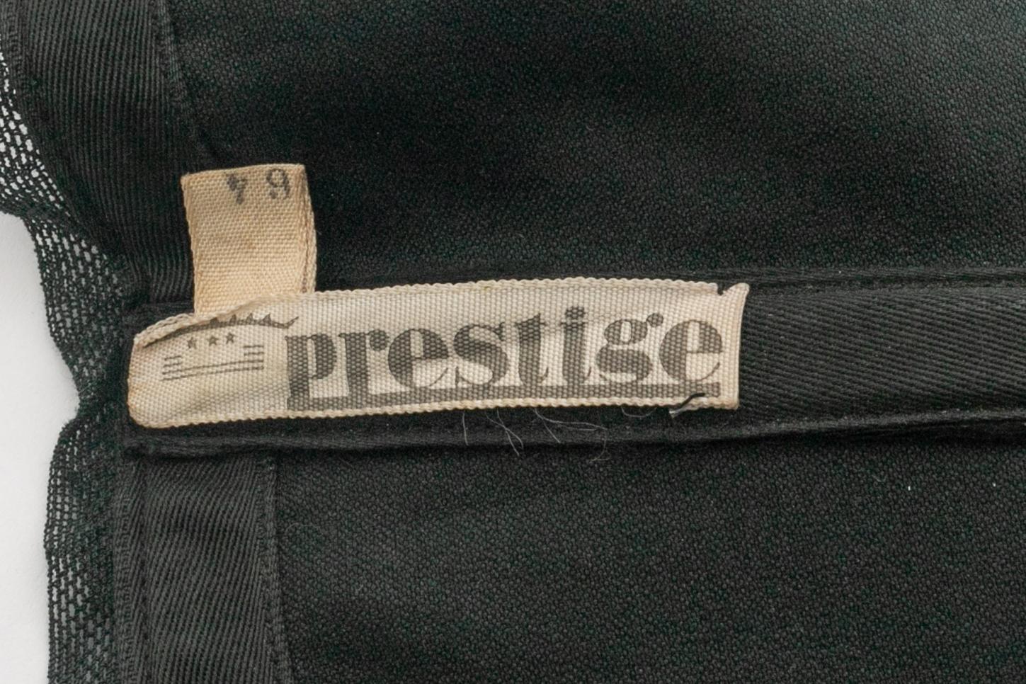 Porte-jarretelles en satin noir en vente 3