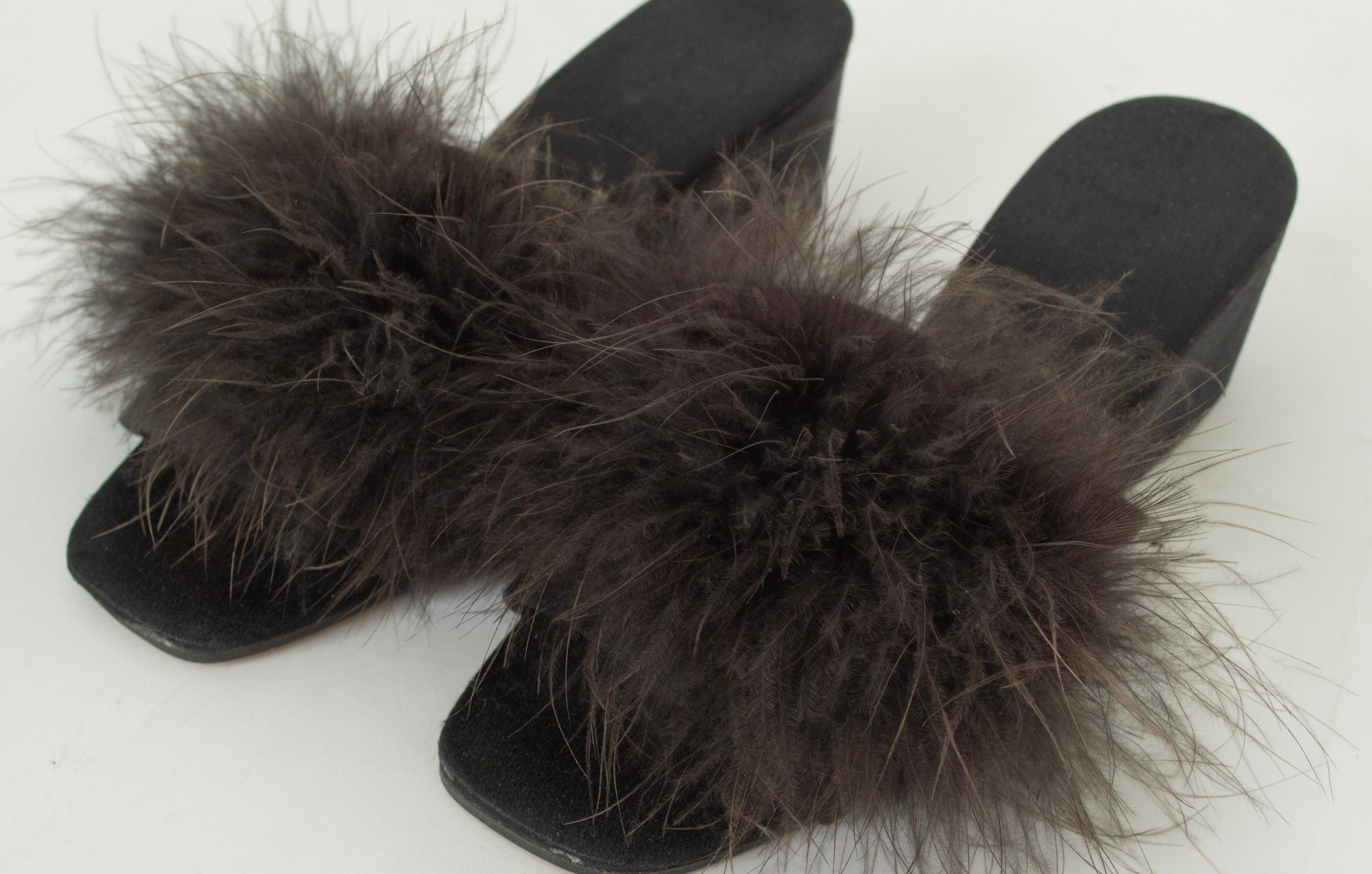 Noir Mules à talons compensés en satin noir Marabou Pouf Boudoir - 5 A, 1950s en vente