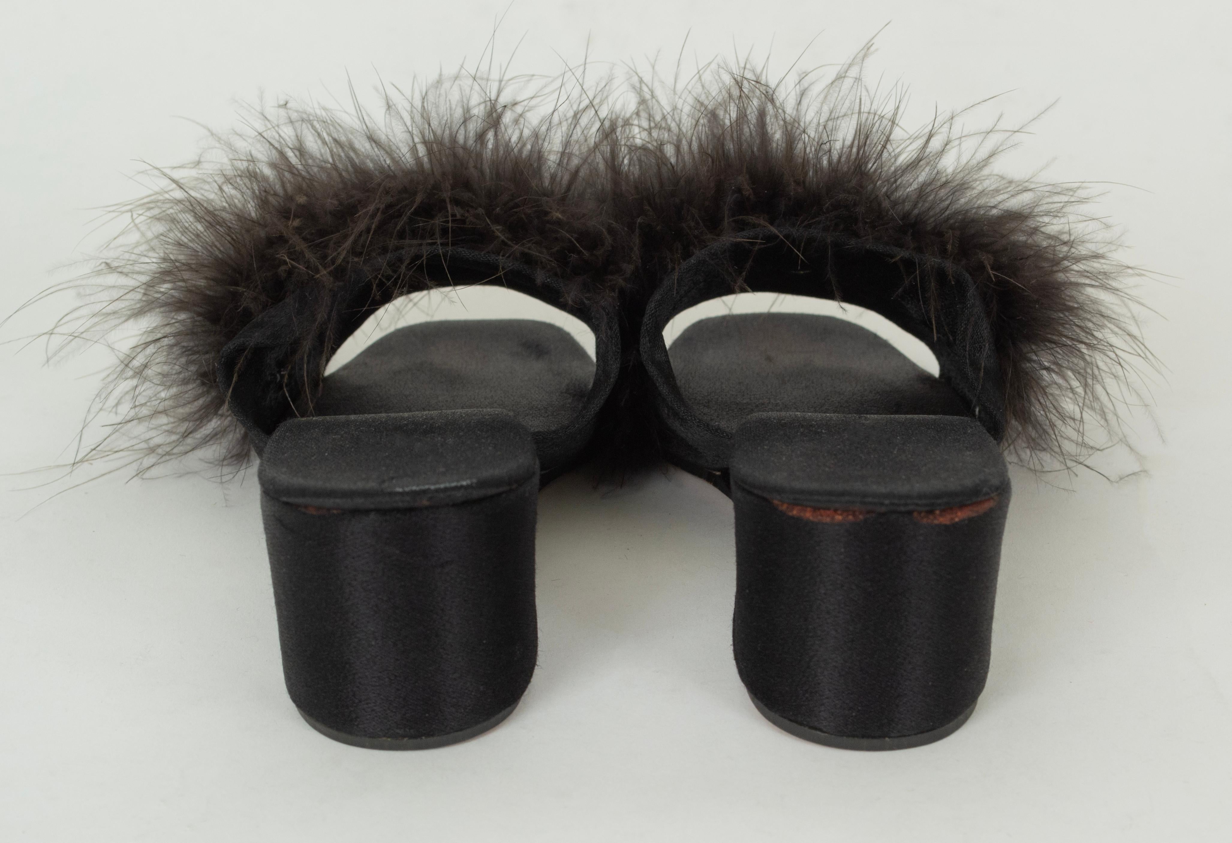 Mules à talons compensés en satin noir Marabou Pouf Boudoir - 5 A, 1950s Pour femmes en vente