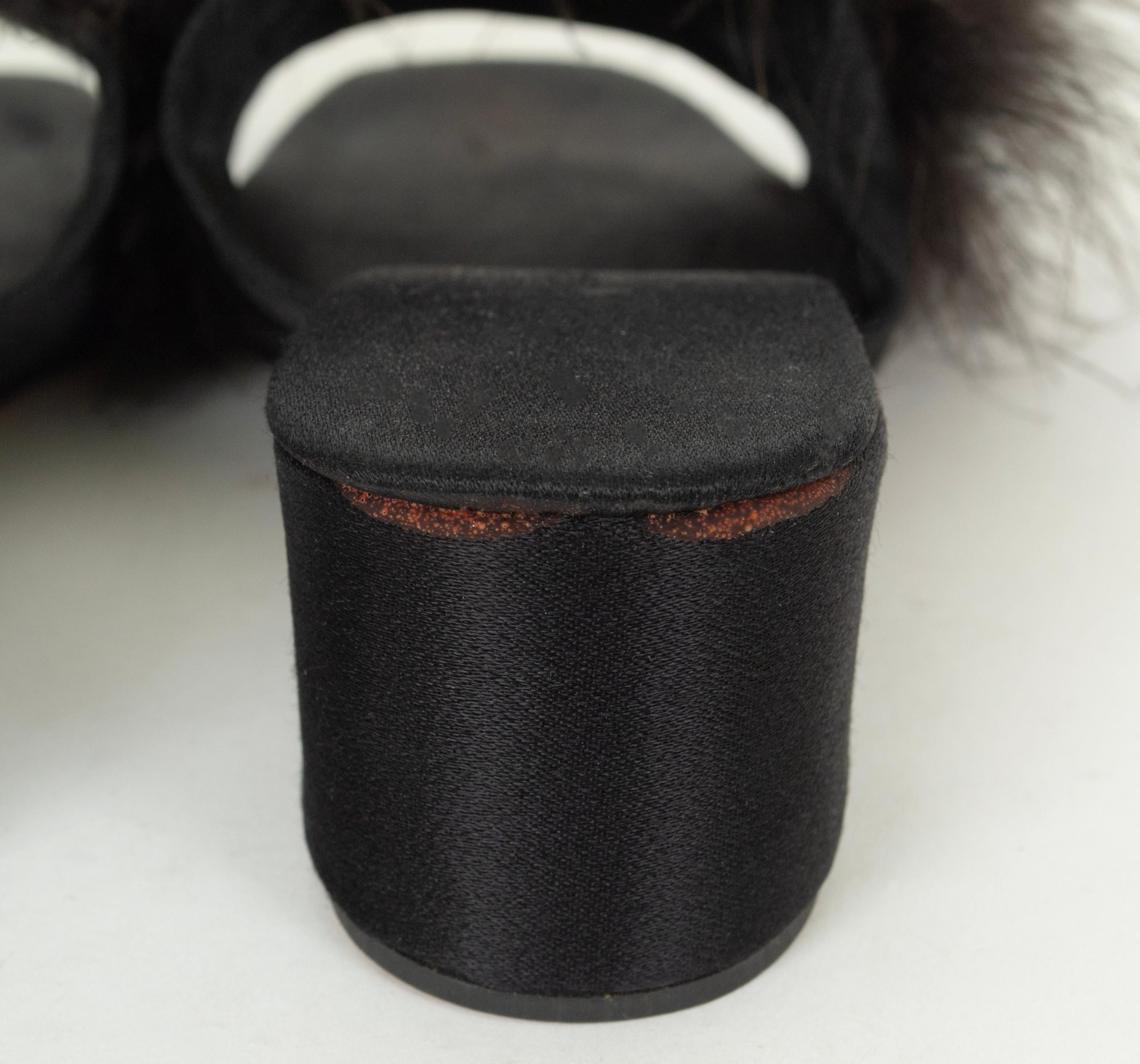 Mules à talons compensés en satin noir Marabou Pouf Boudoir - 5 A, 1950s en vente 1