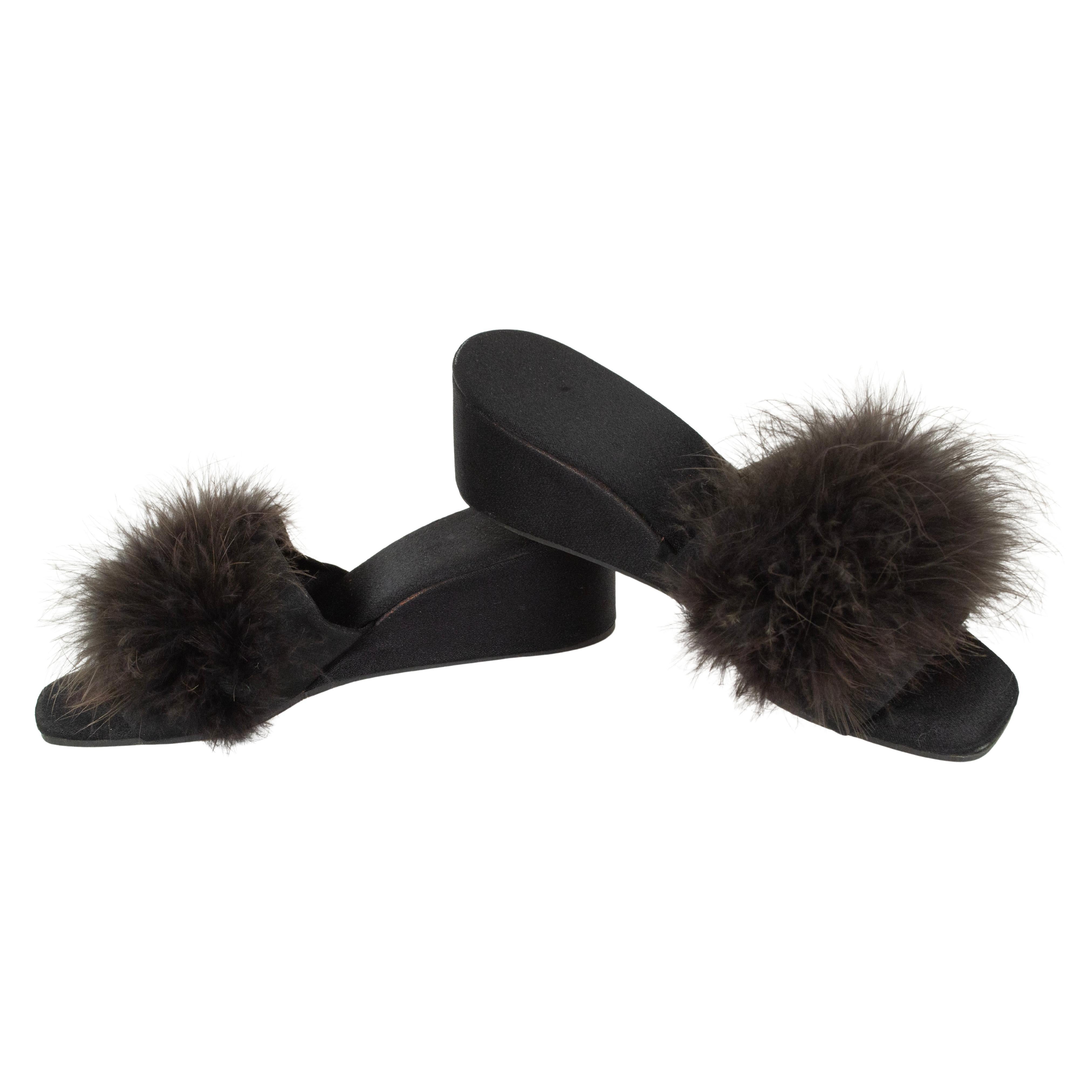 Mules à talons compensés en satin noir Marabou Pouf Boudoir - 5 A, 1950s en vente