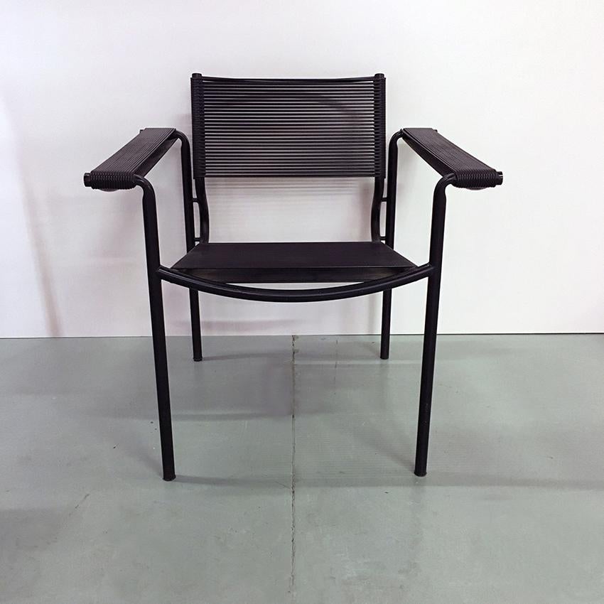 Black scooby armchair by Giandomenico Belotti for Alias dating to the seventies. Italian production in black metal rod, while seat and back are covered in black scooby. Mark present on the back.

Good general condition, only a few flaw on the iron